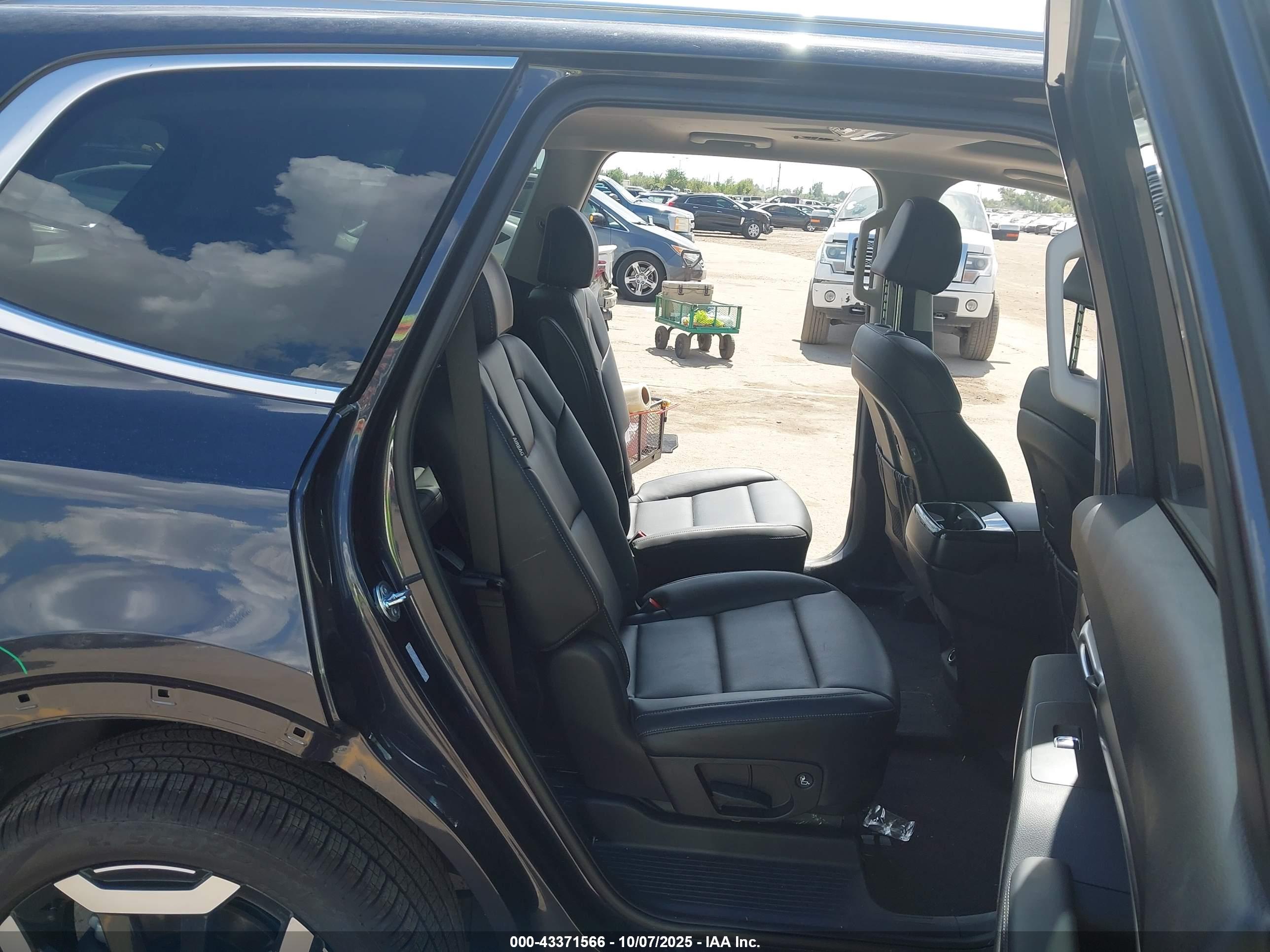 KIA TELLURIDE image 8