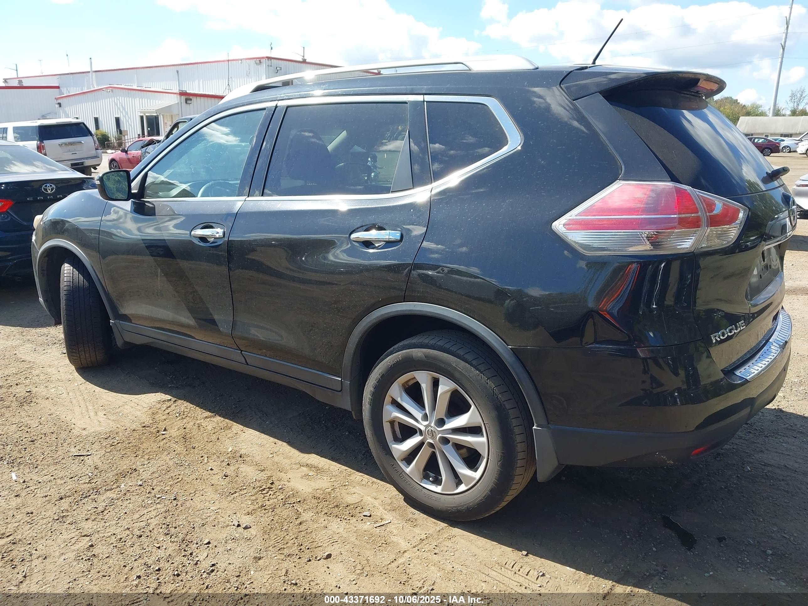 NISSAN ROGUE image 3