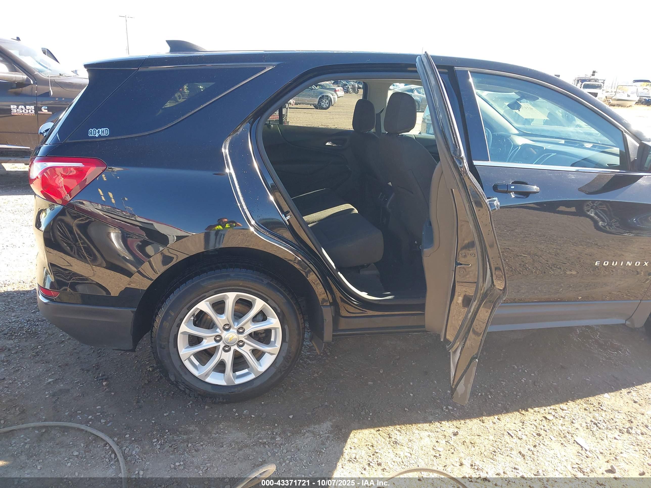 CHEVROLET EQUINOX image 8