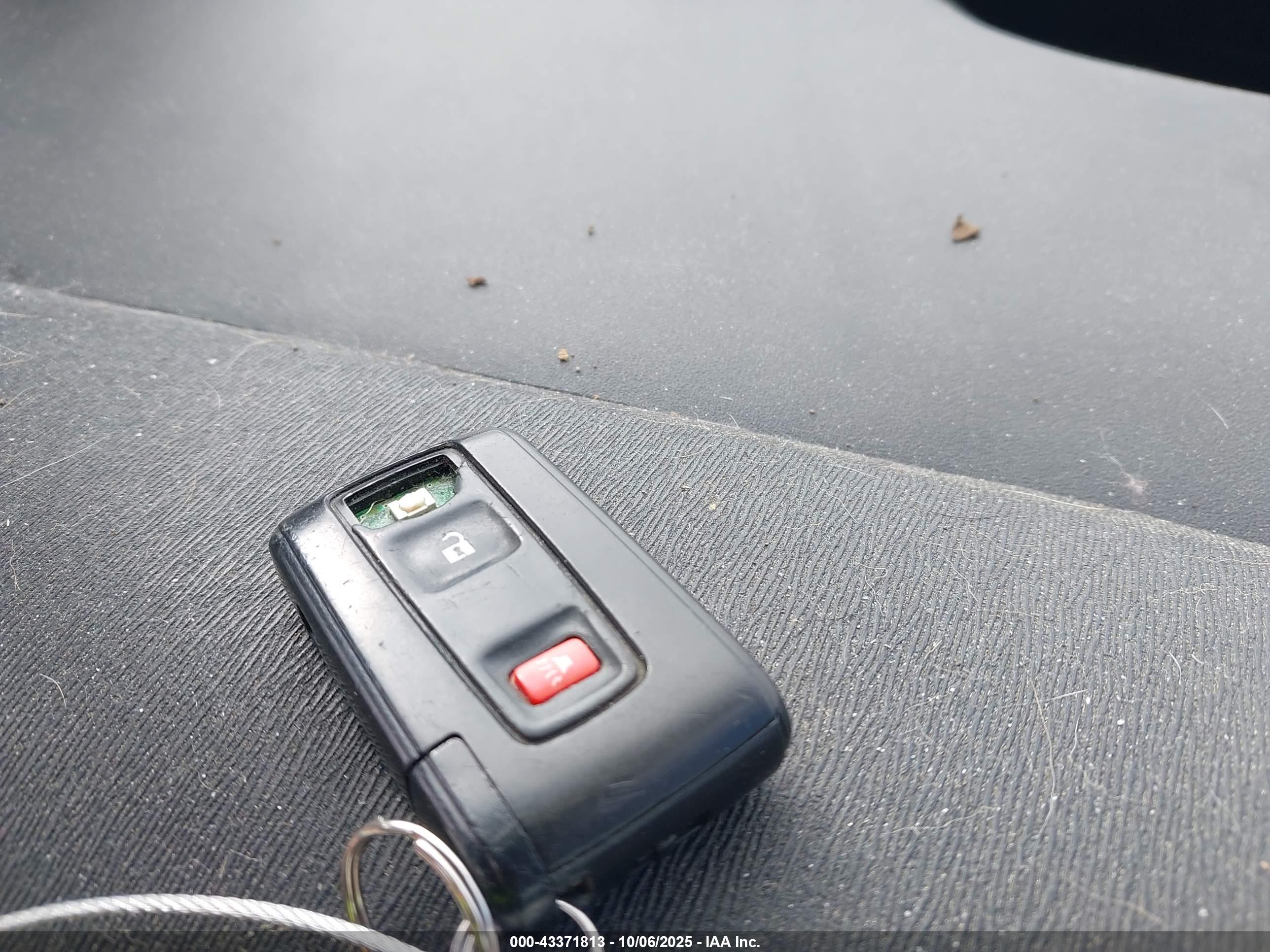 TOYOTA PRIUS image 11