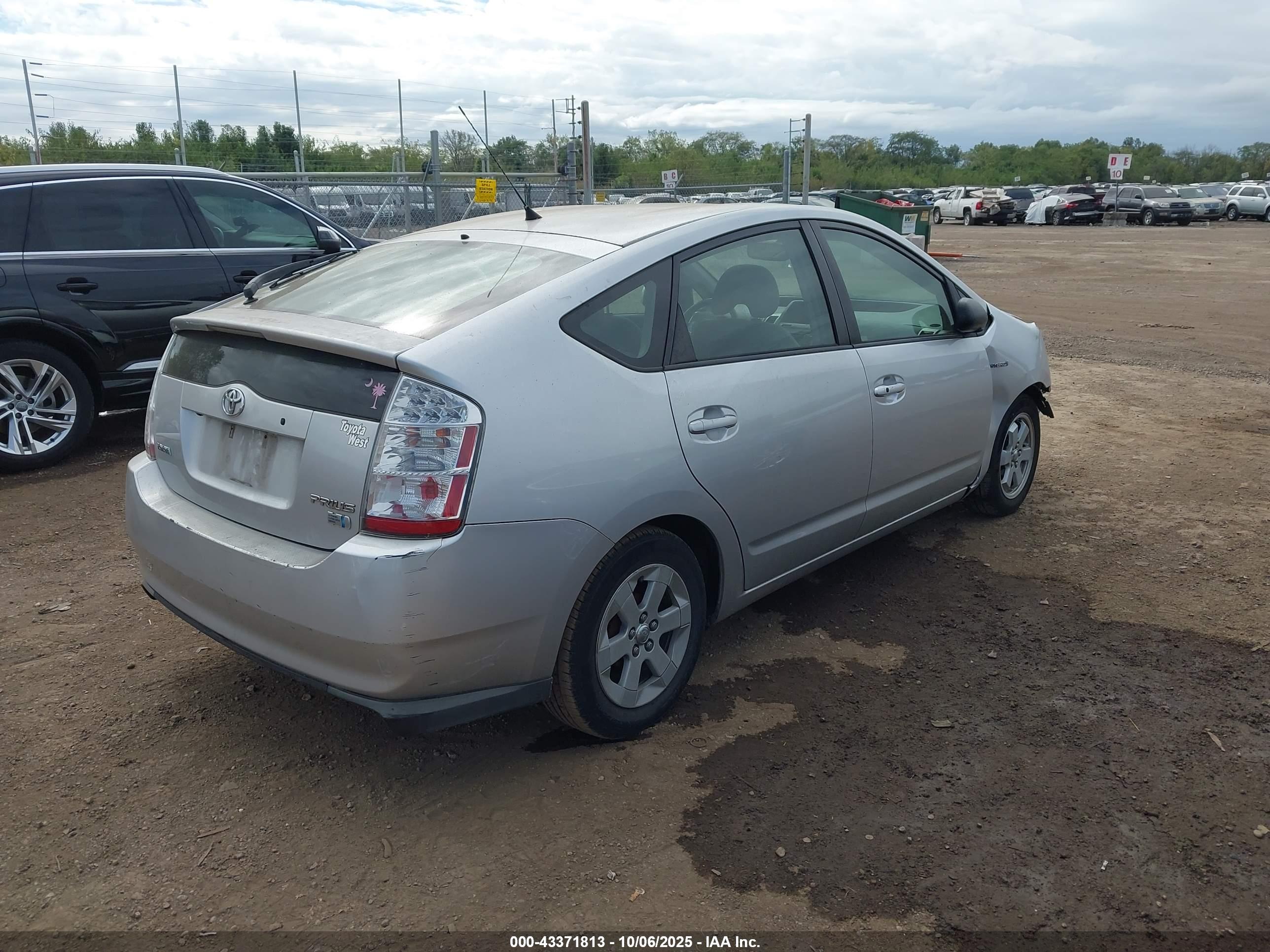 TOYOTA PRIUS image 4