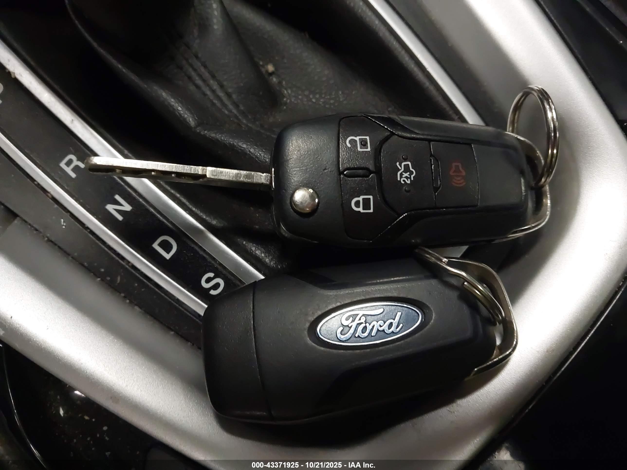 FORD FUSION image 11