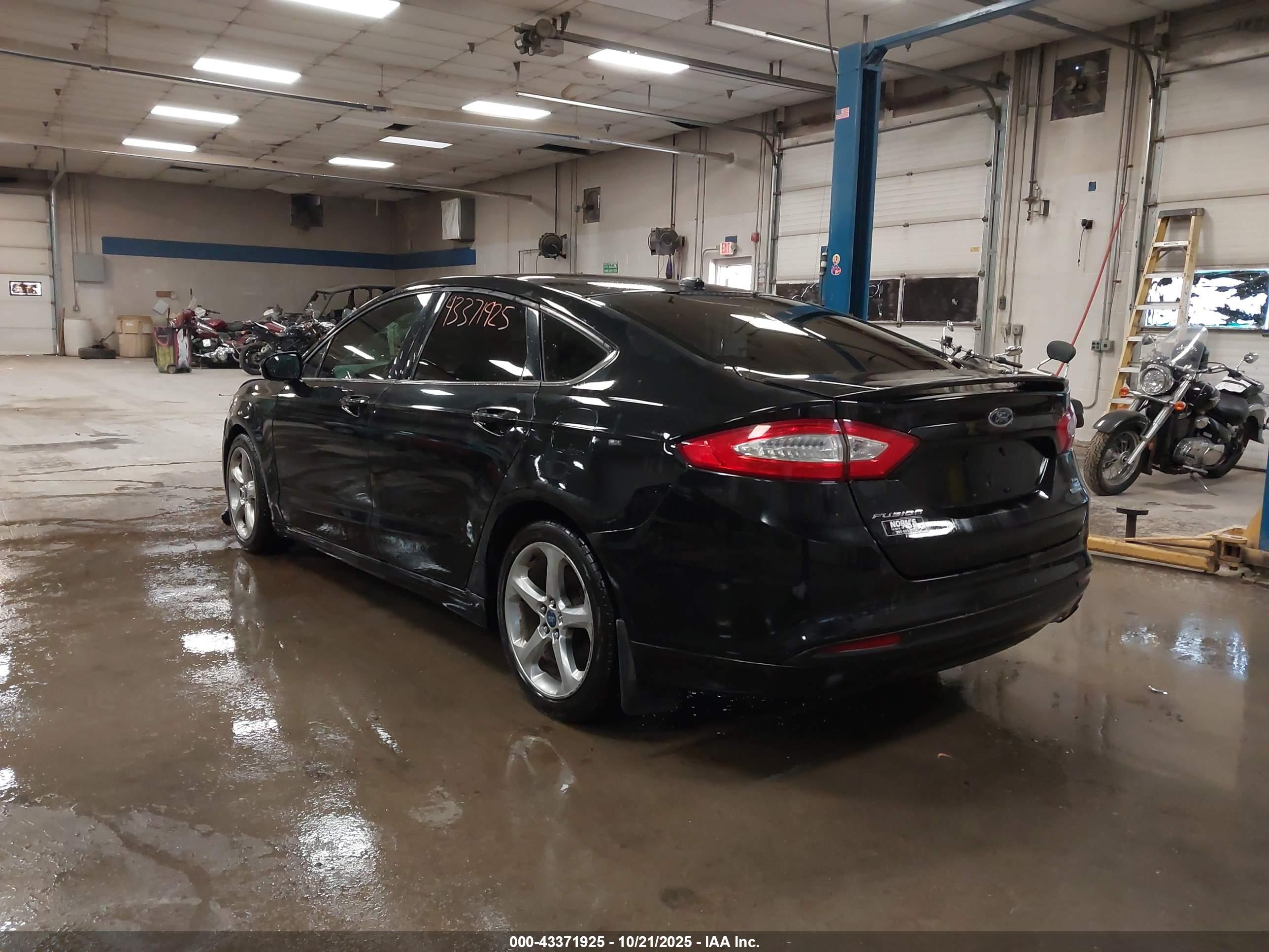FORD FUSION image 3