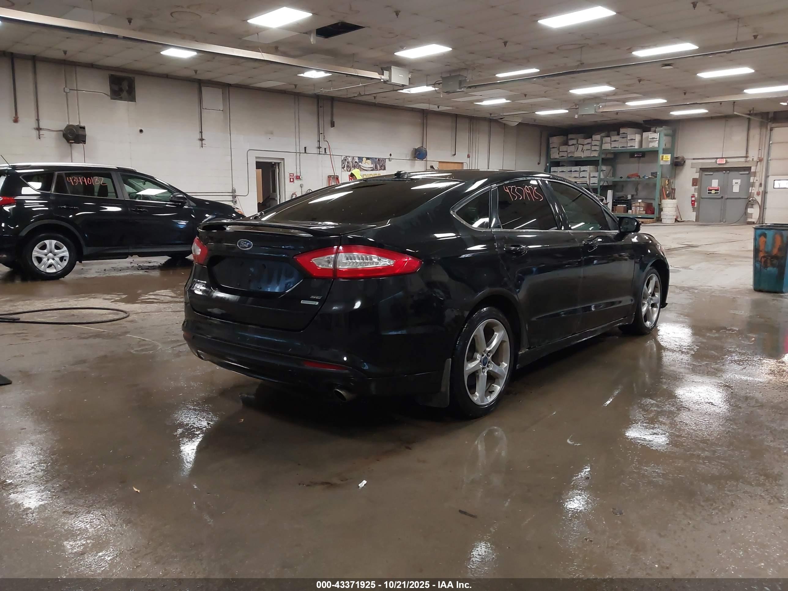 FORD FUSION image 4