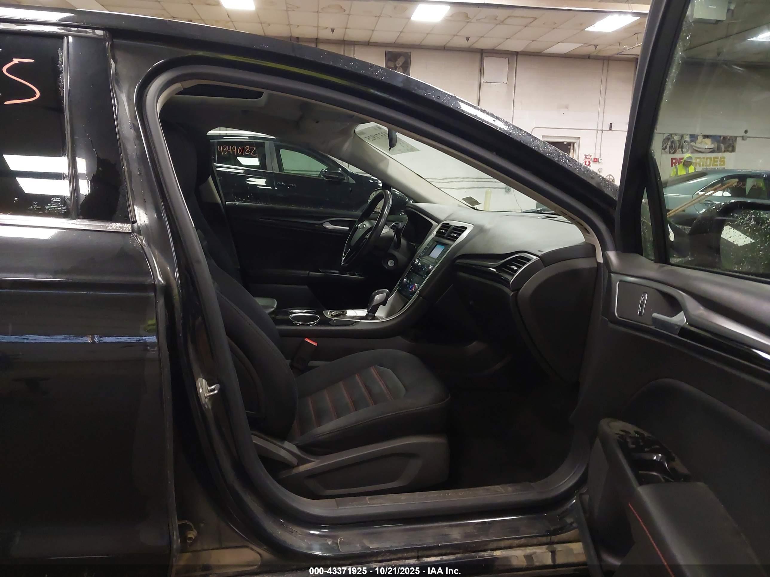 FORD FUSION image 5