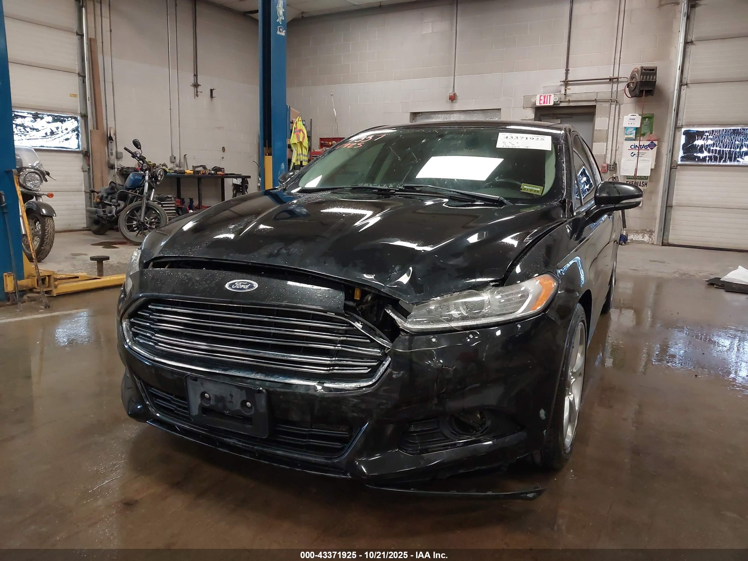 FORD FUSION image 6