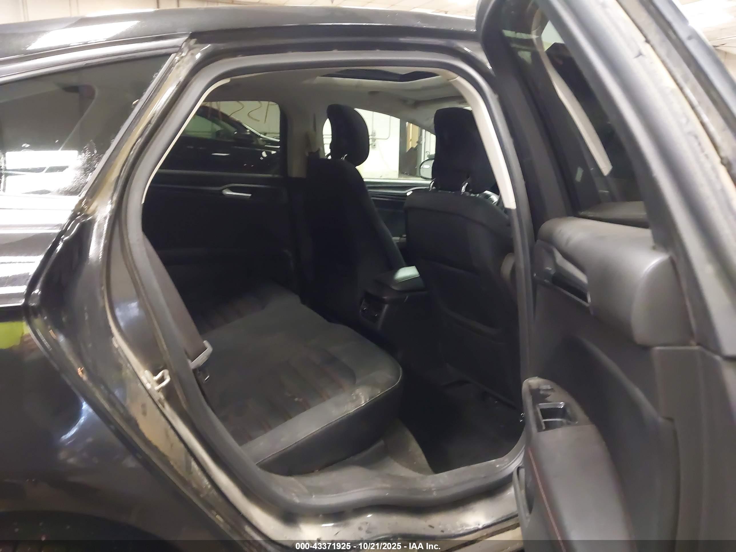 FORD FUSION image 8