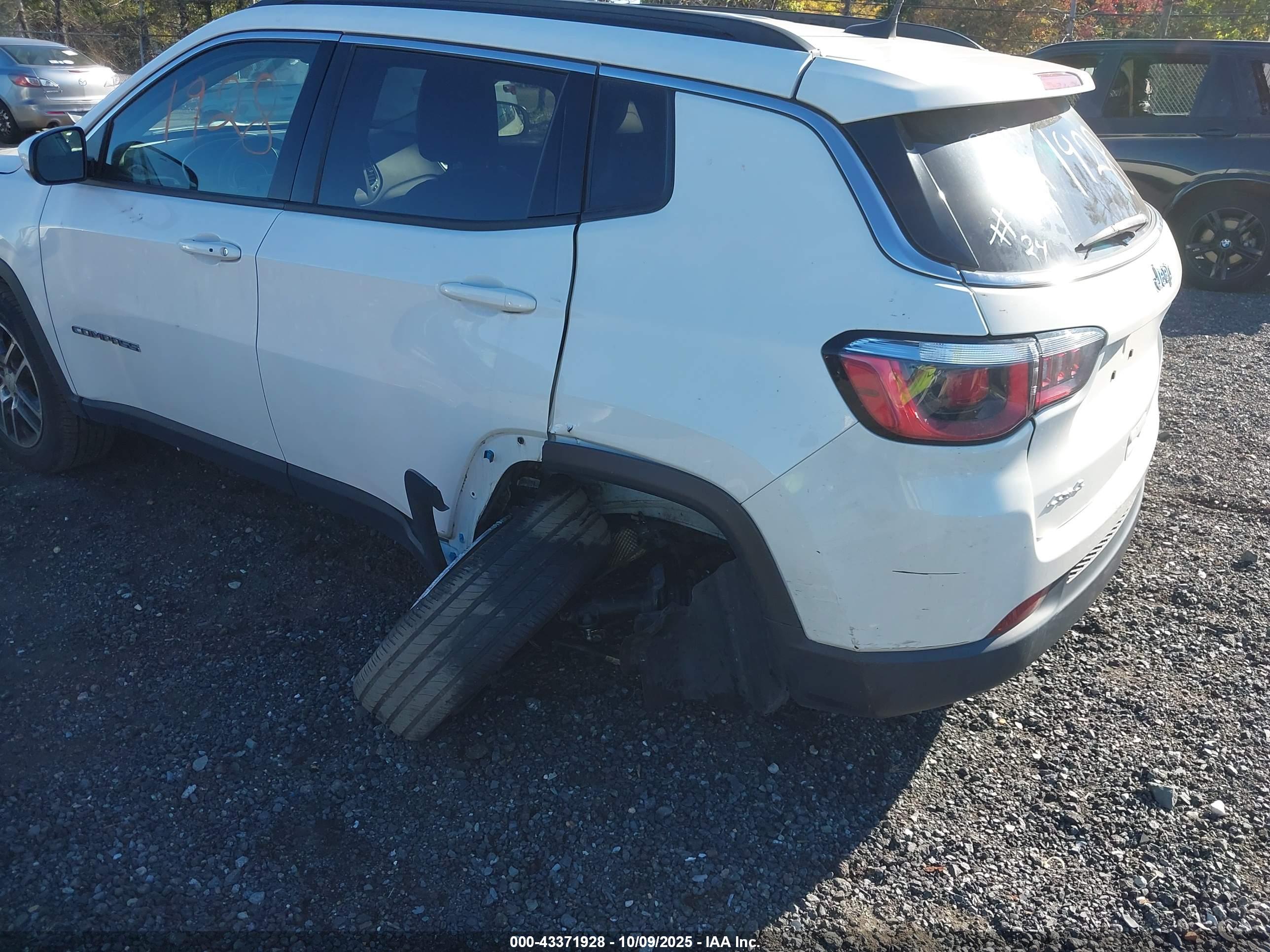 JEEP COMPASS image 6