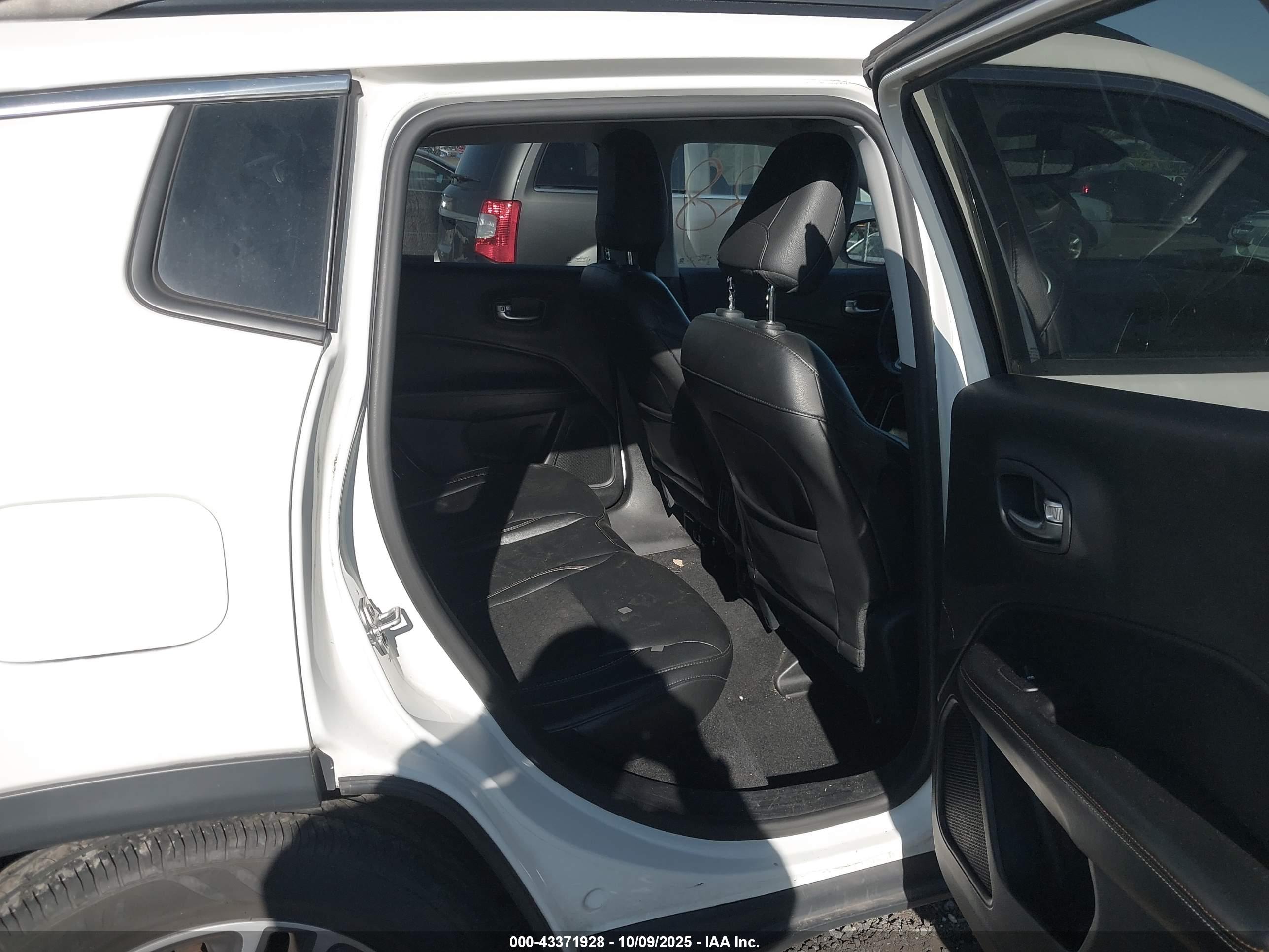 JEEP COMPASS image 8