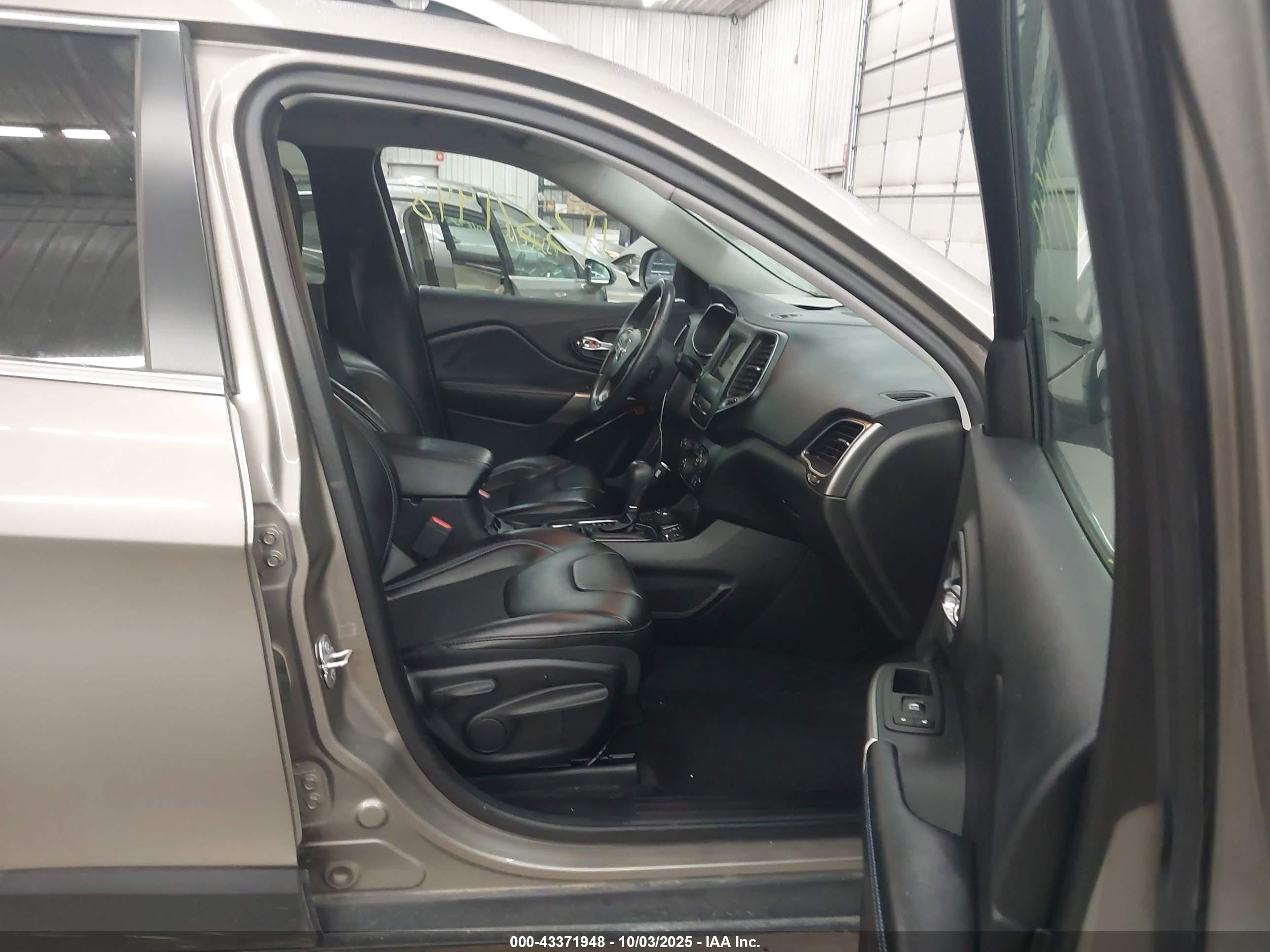 JEEP CHEROKEE image 5
