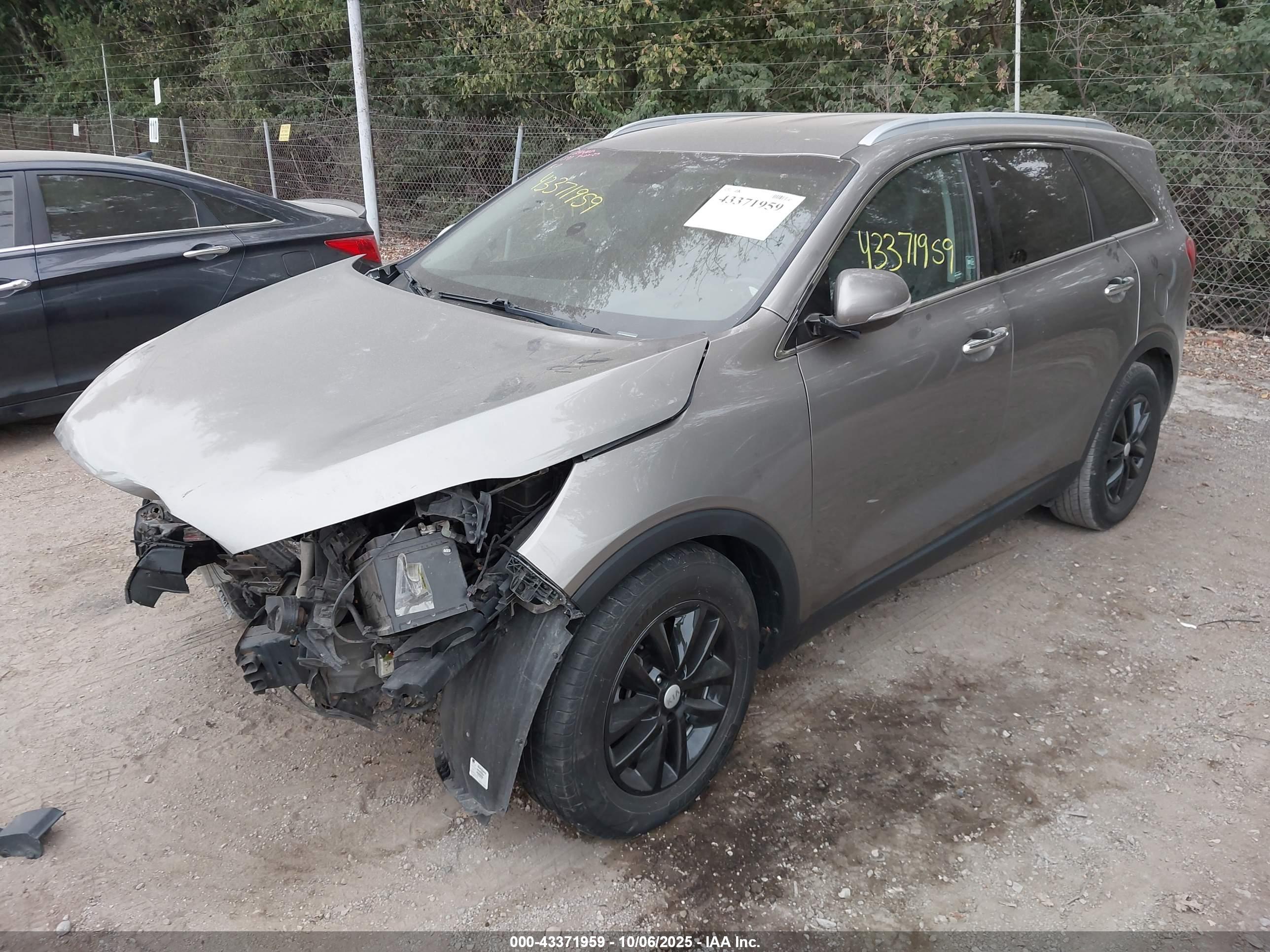 KIA SORENTO image 2
