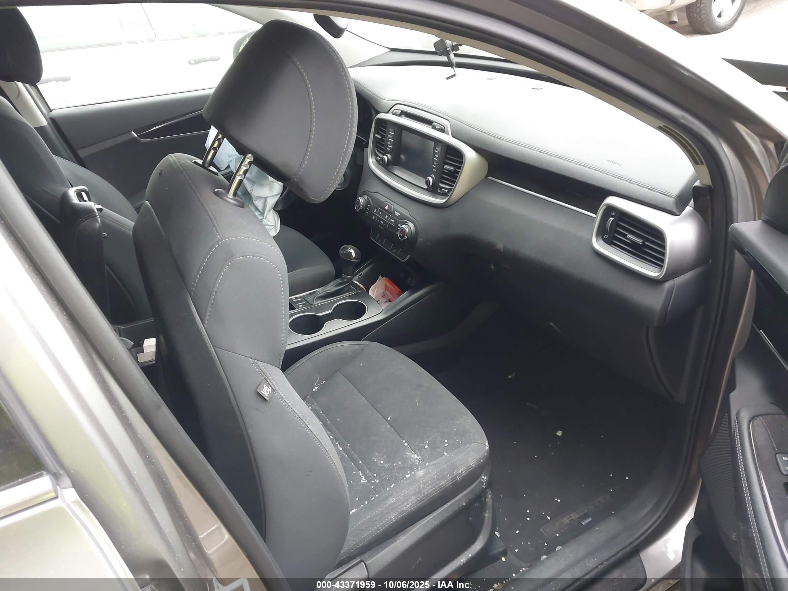 KIA SORENTO image 5