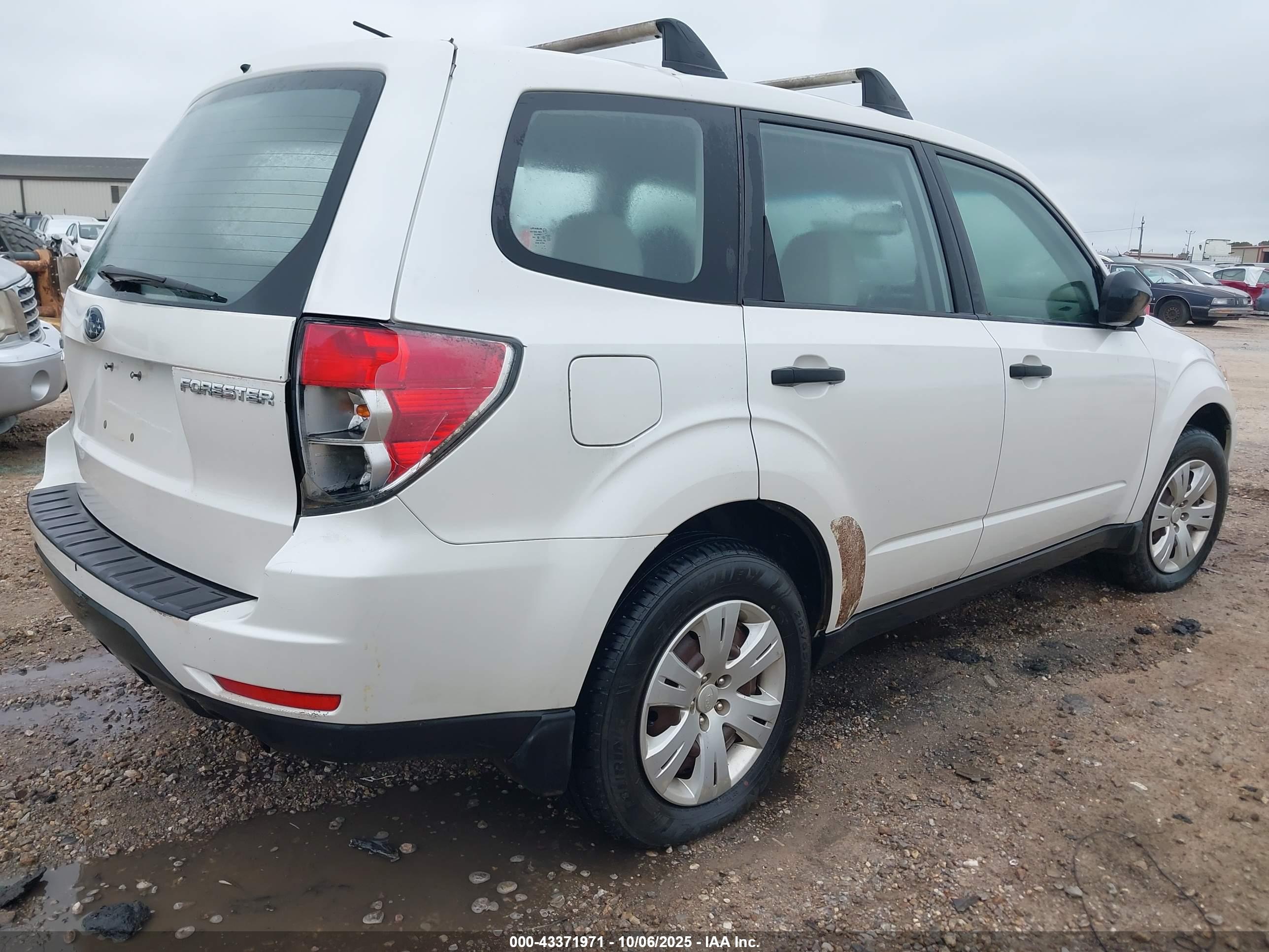 SUBARU FORESTER image 4