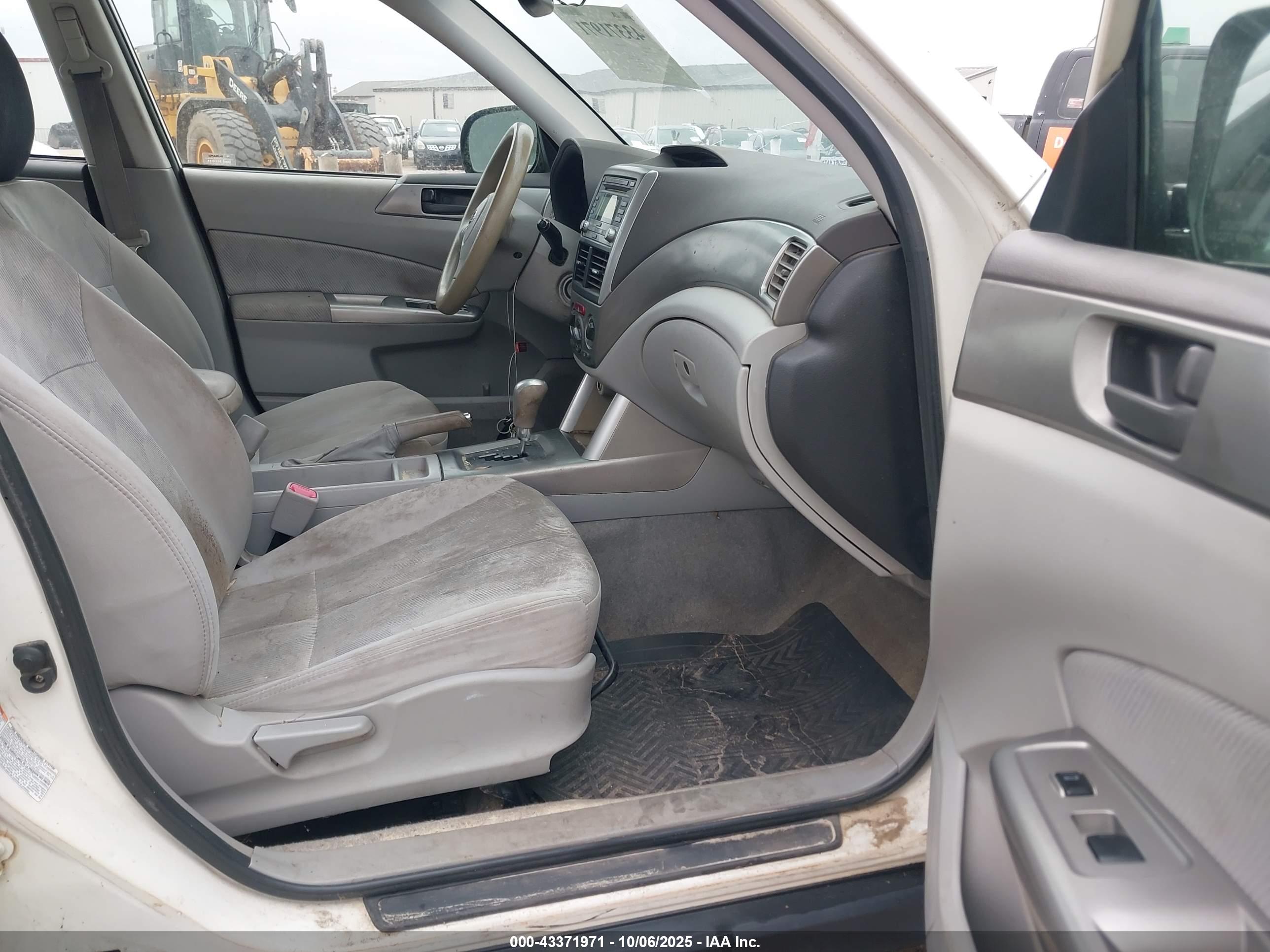 SUBARU FORESTER image 5