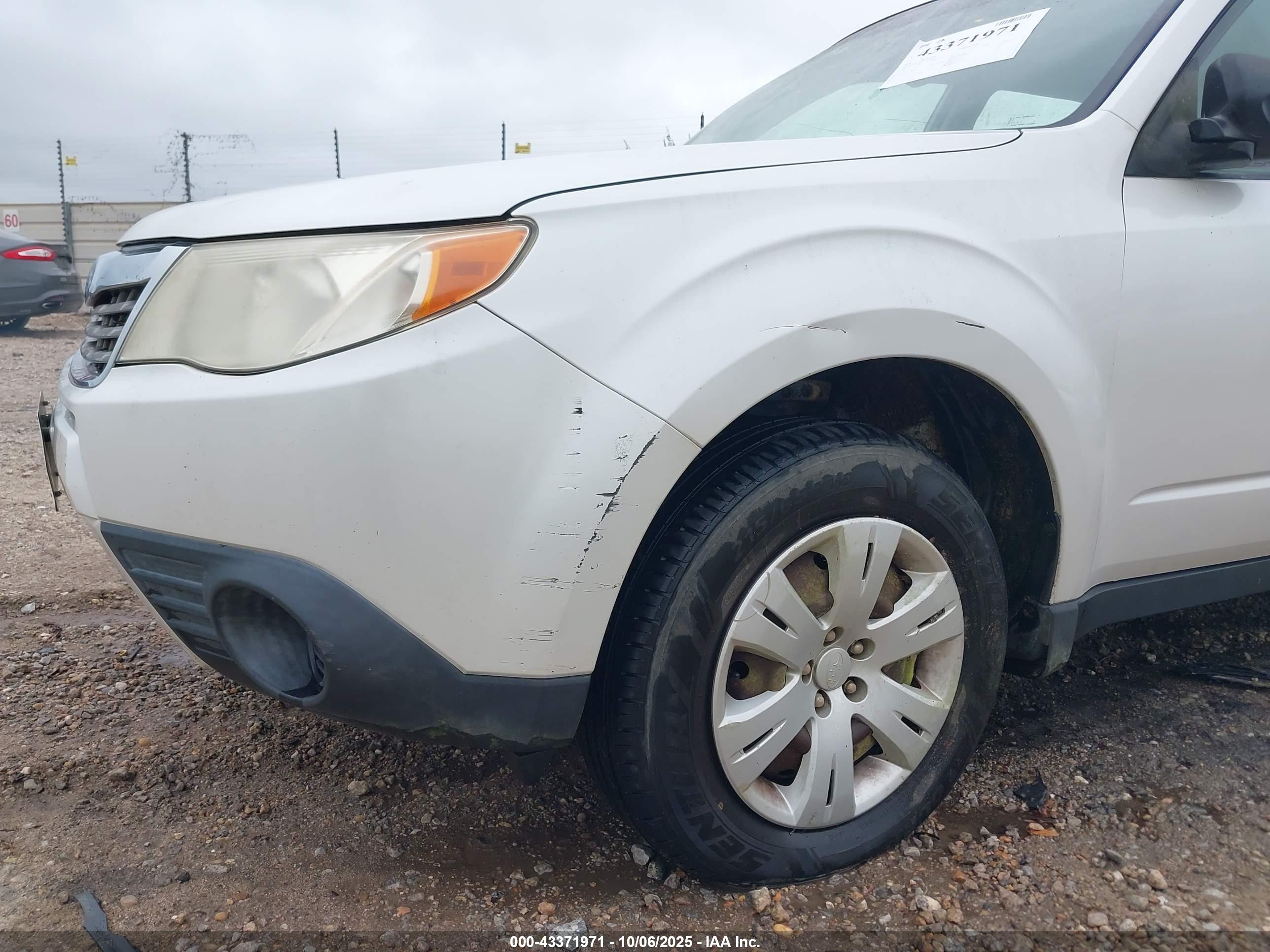 SUBARU FORESTER image 6