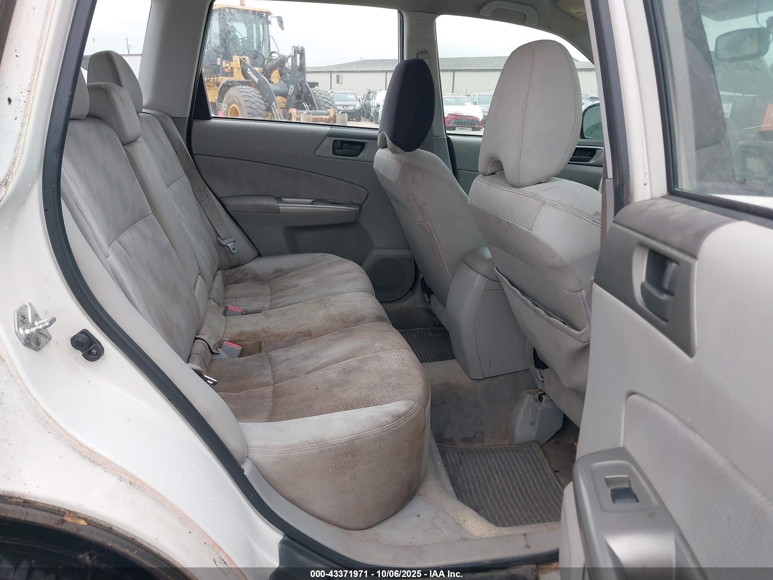 SUBARU FORESTER image 8
