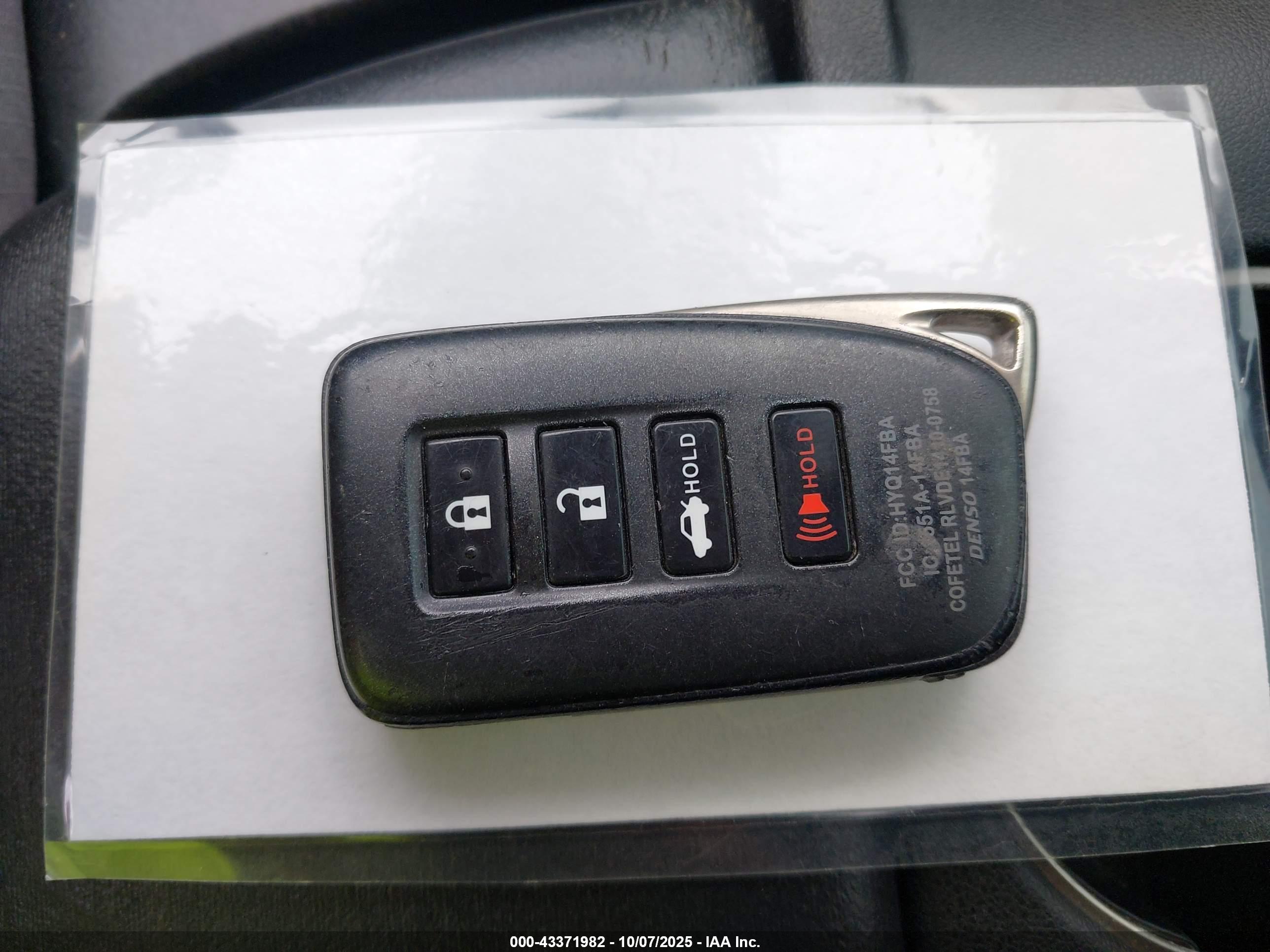 LEXUS IS image 11