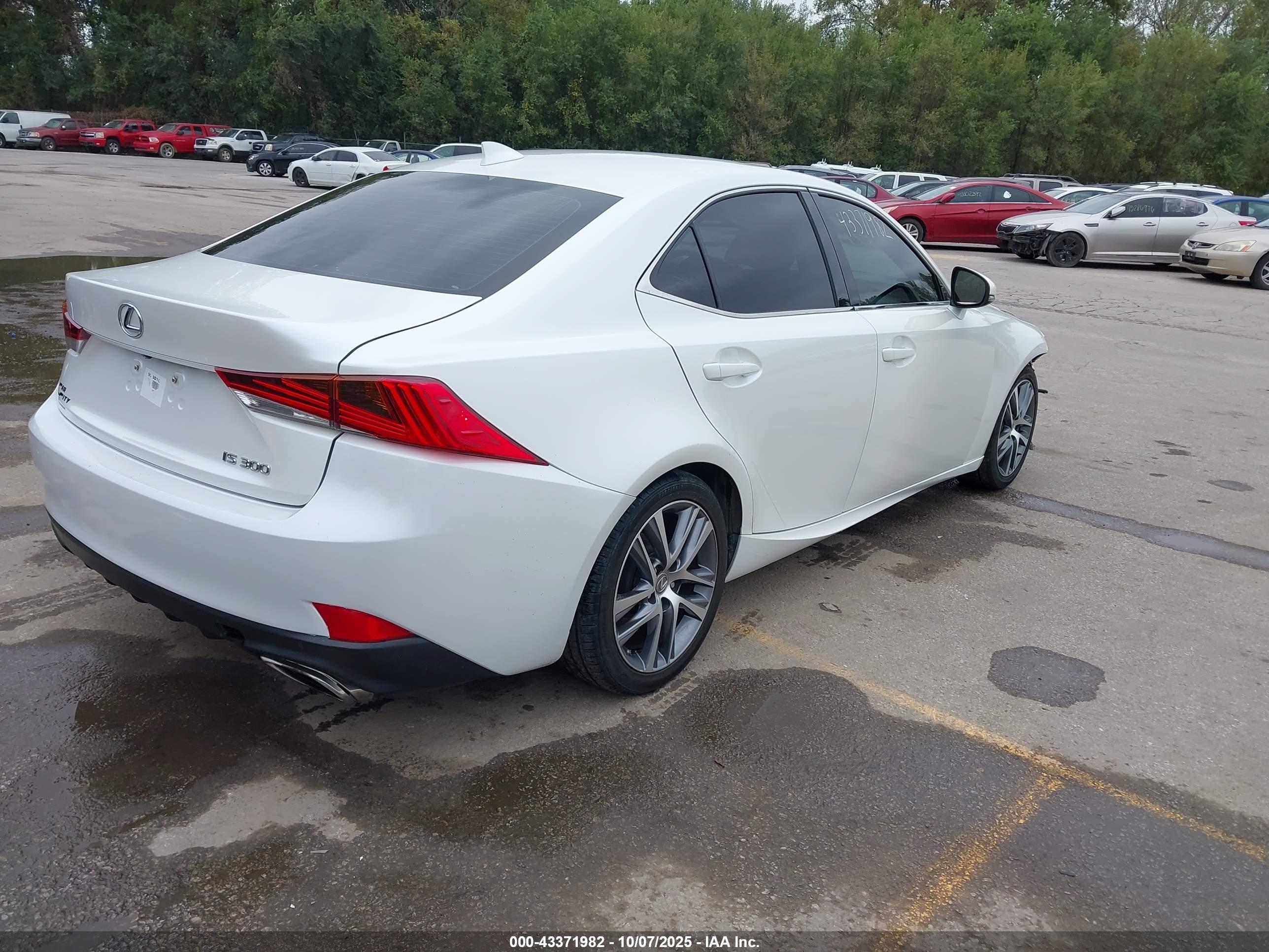 LEXUS IS image 4