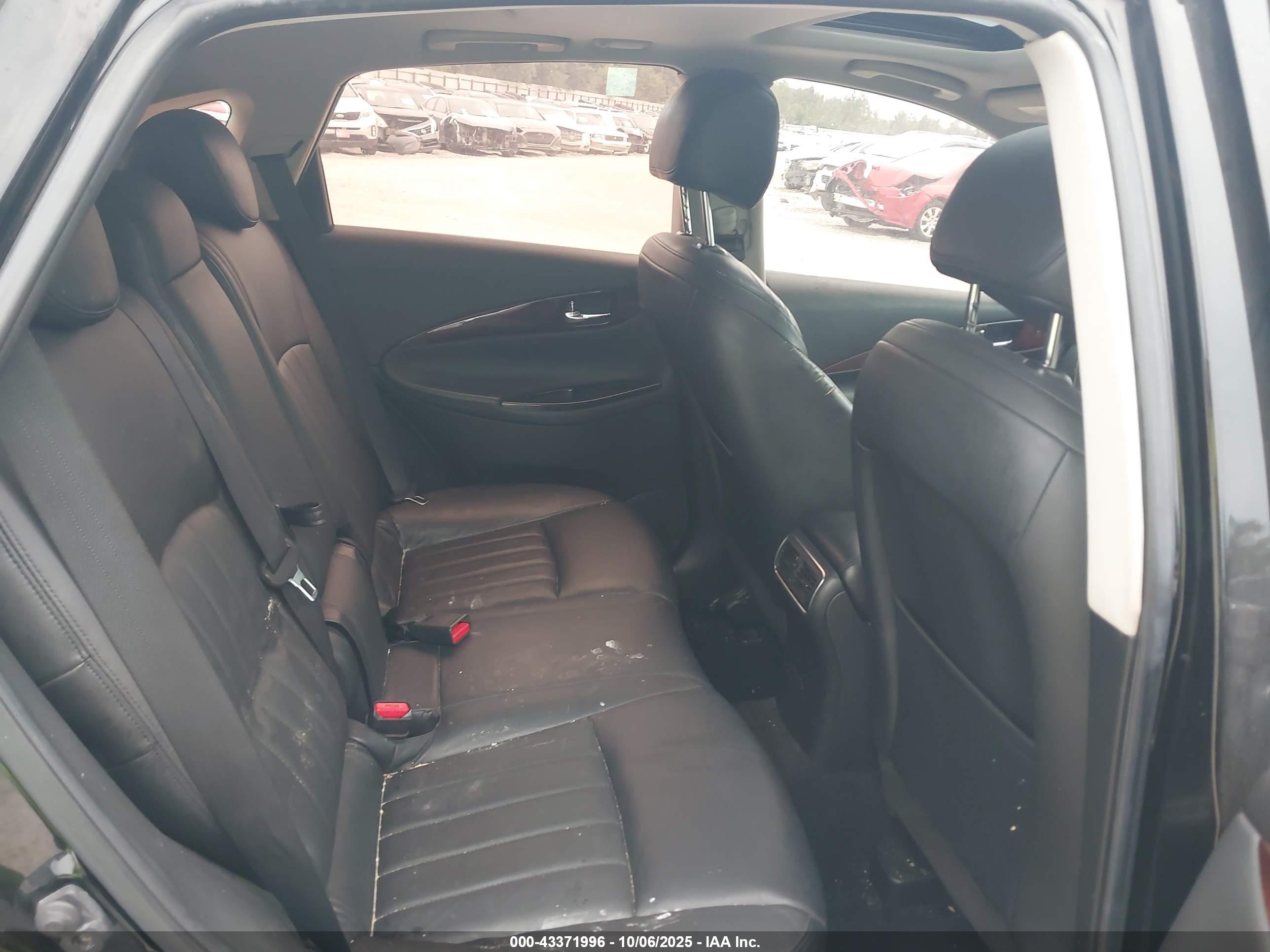 INFINITI EX35 image 8