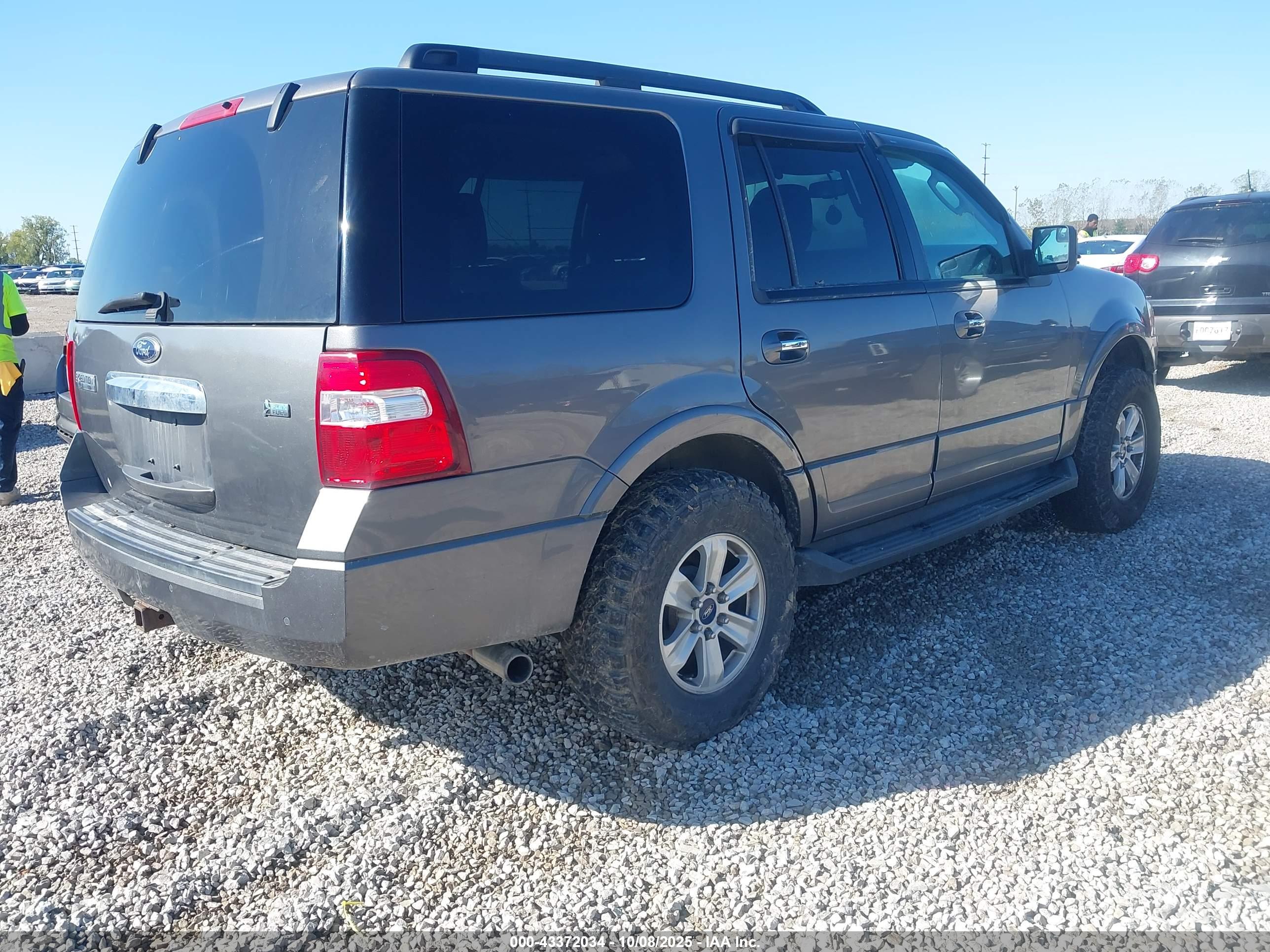 FORD EXPEDITION image 4