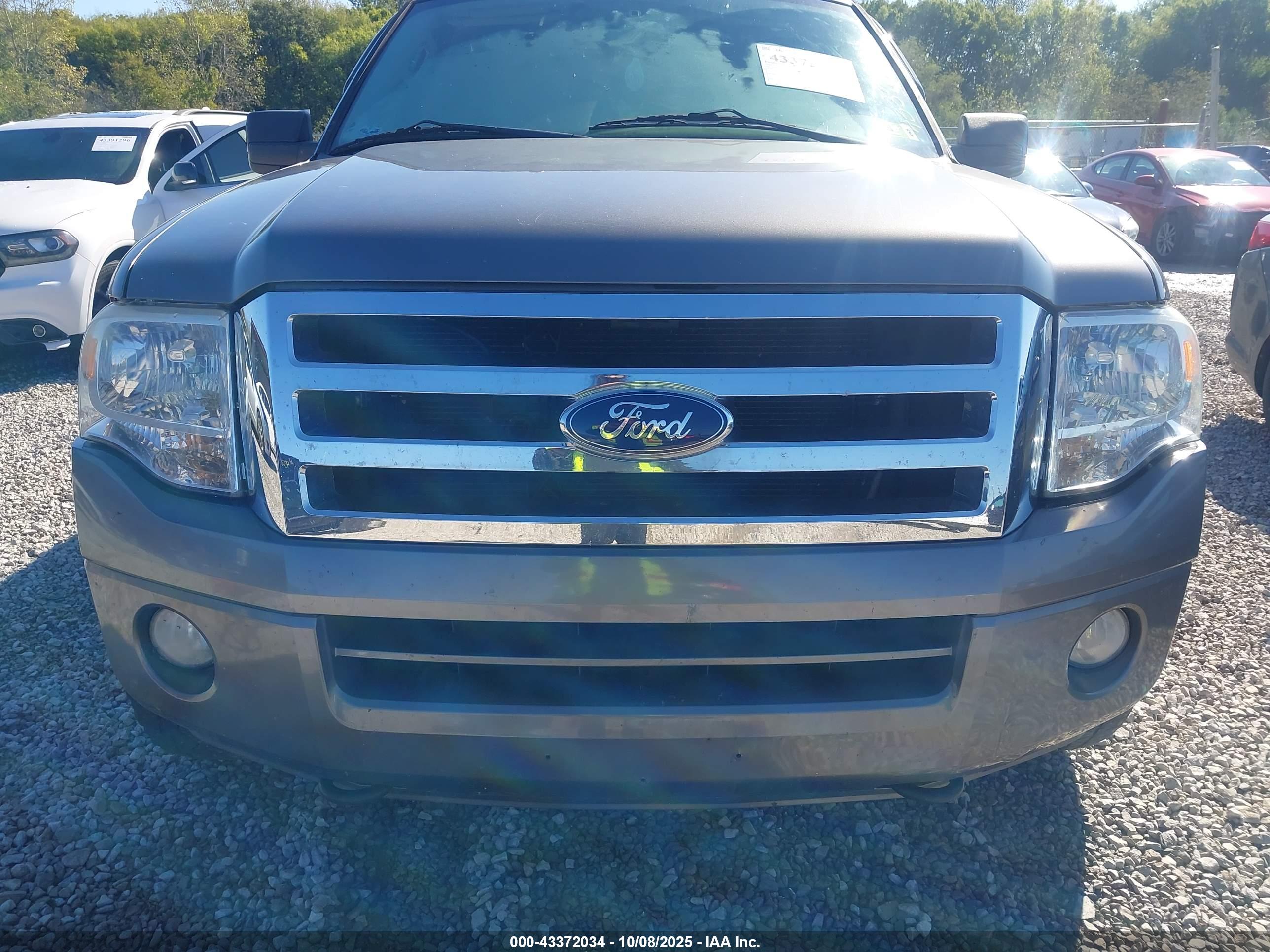 FORD EXPEDITION image 6