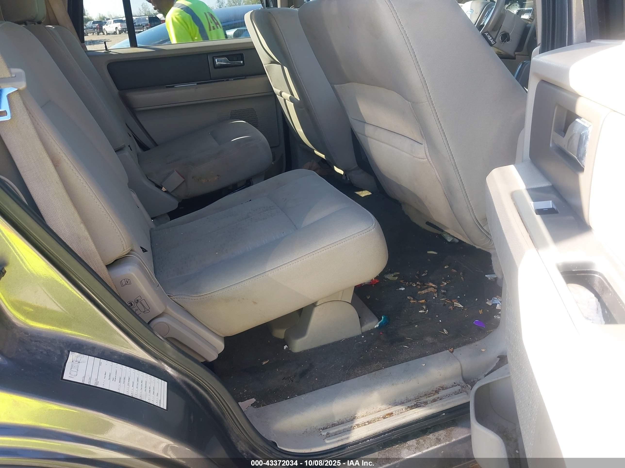 FORD EXPEDITION image 8