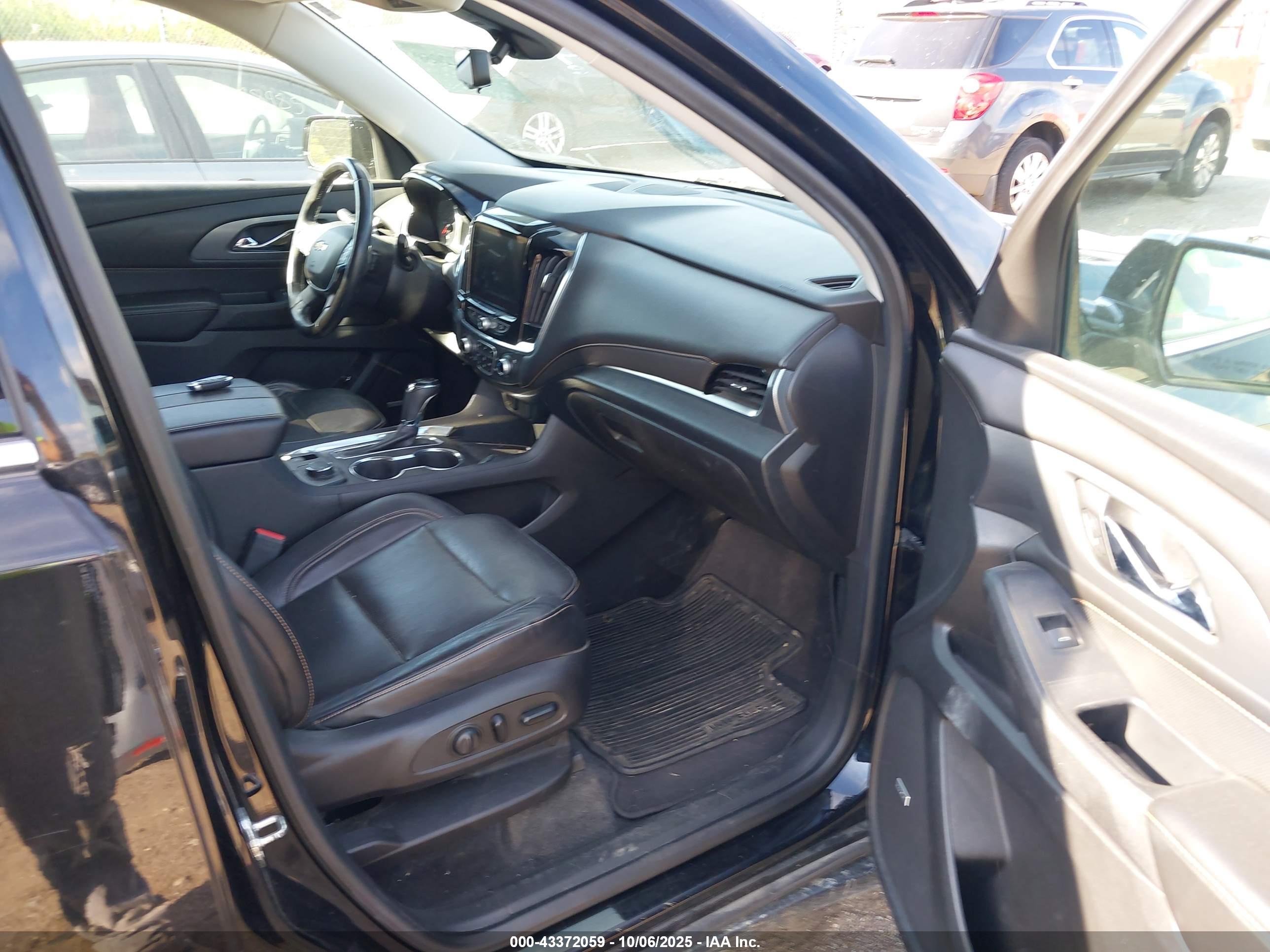 CHEVROLET TRAVERSE image 5