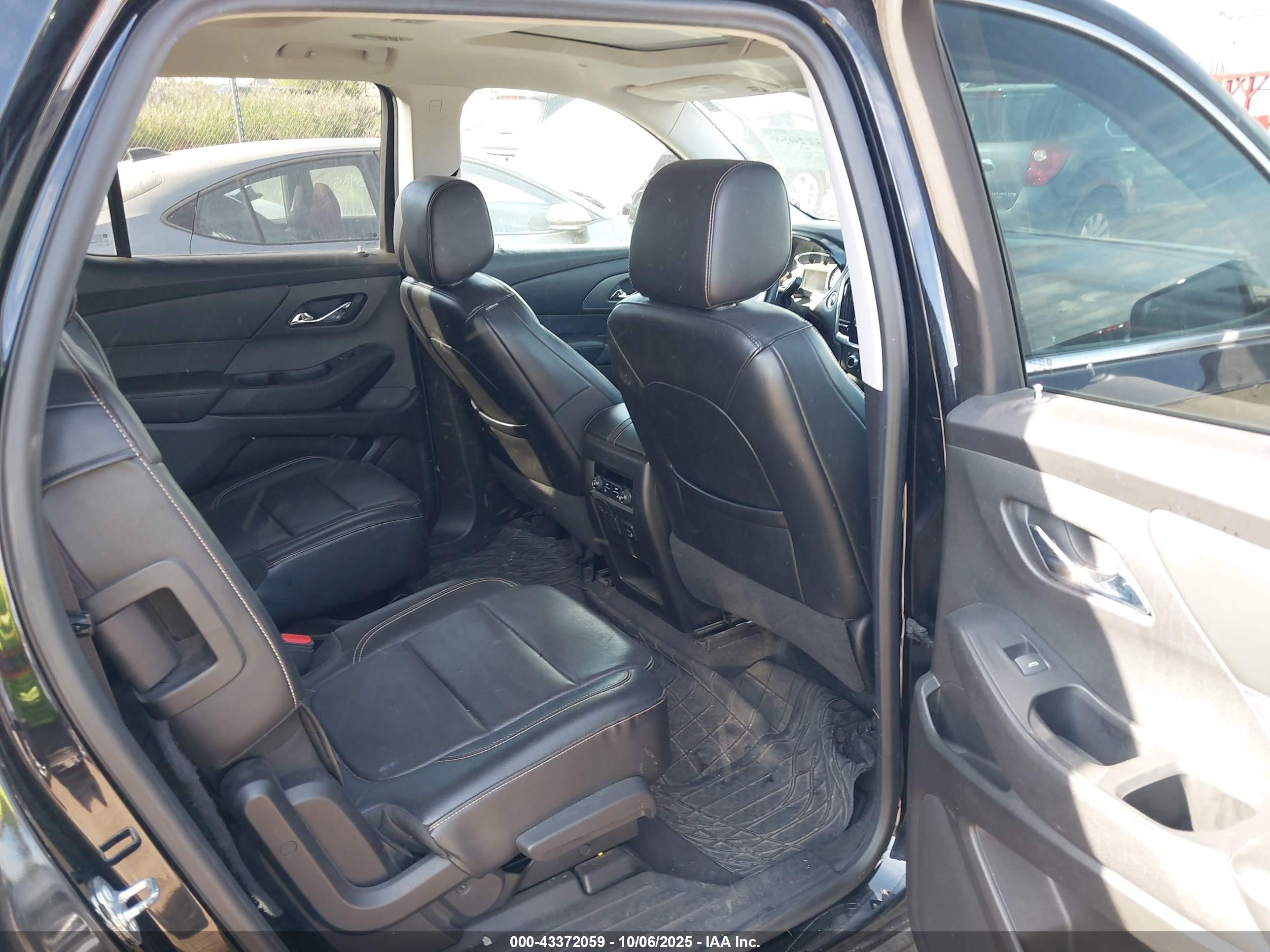 CHEVROLET TRAVERSE image 8