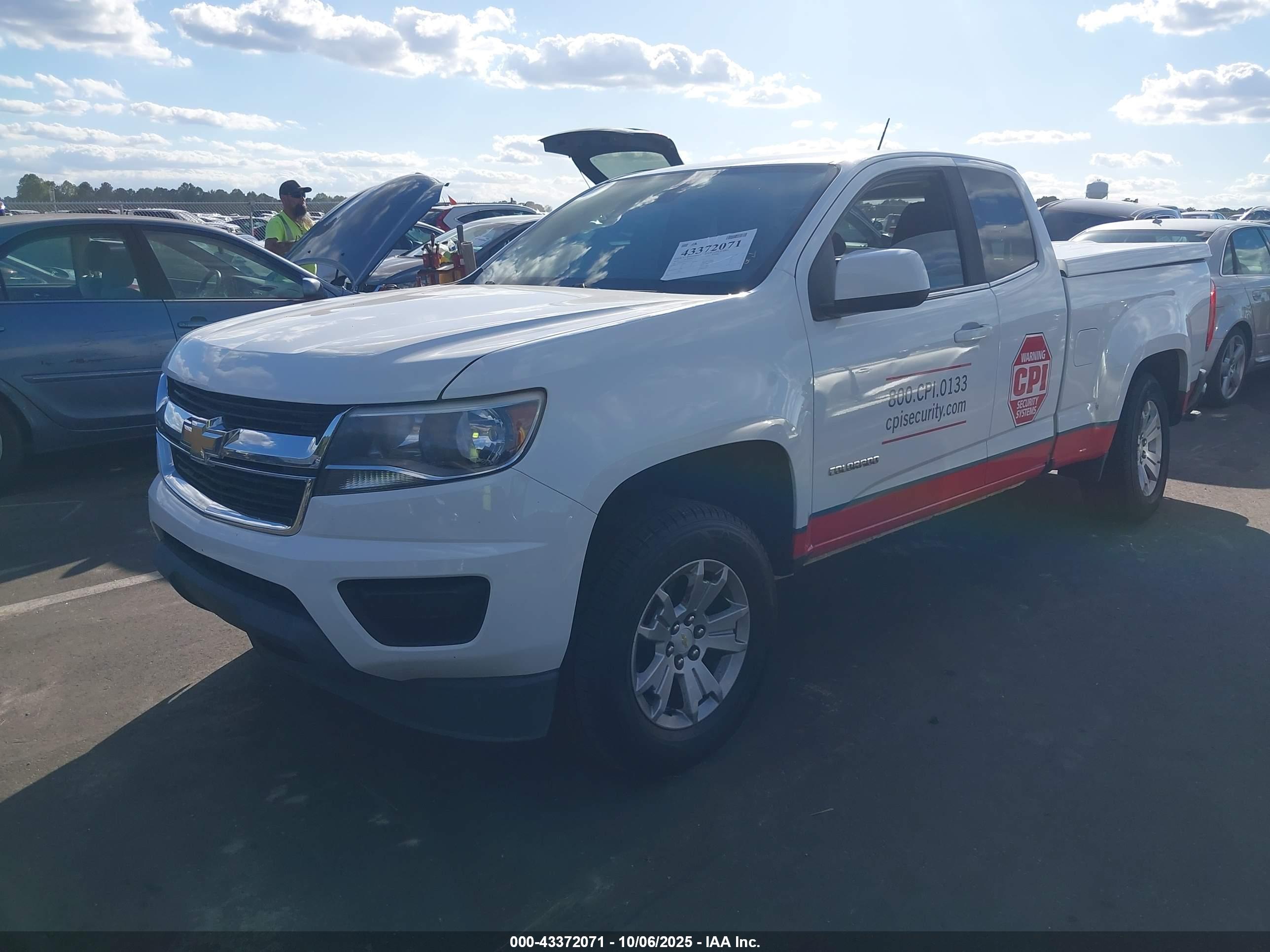CHEVROLET COLORADO image 2