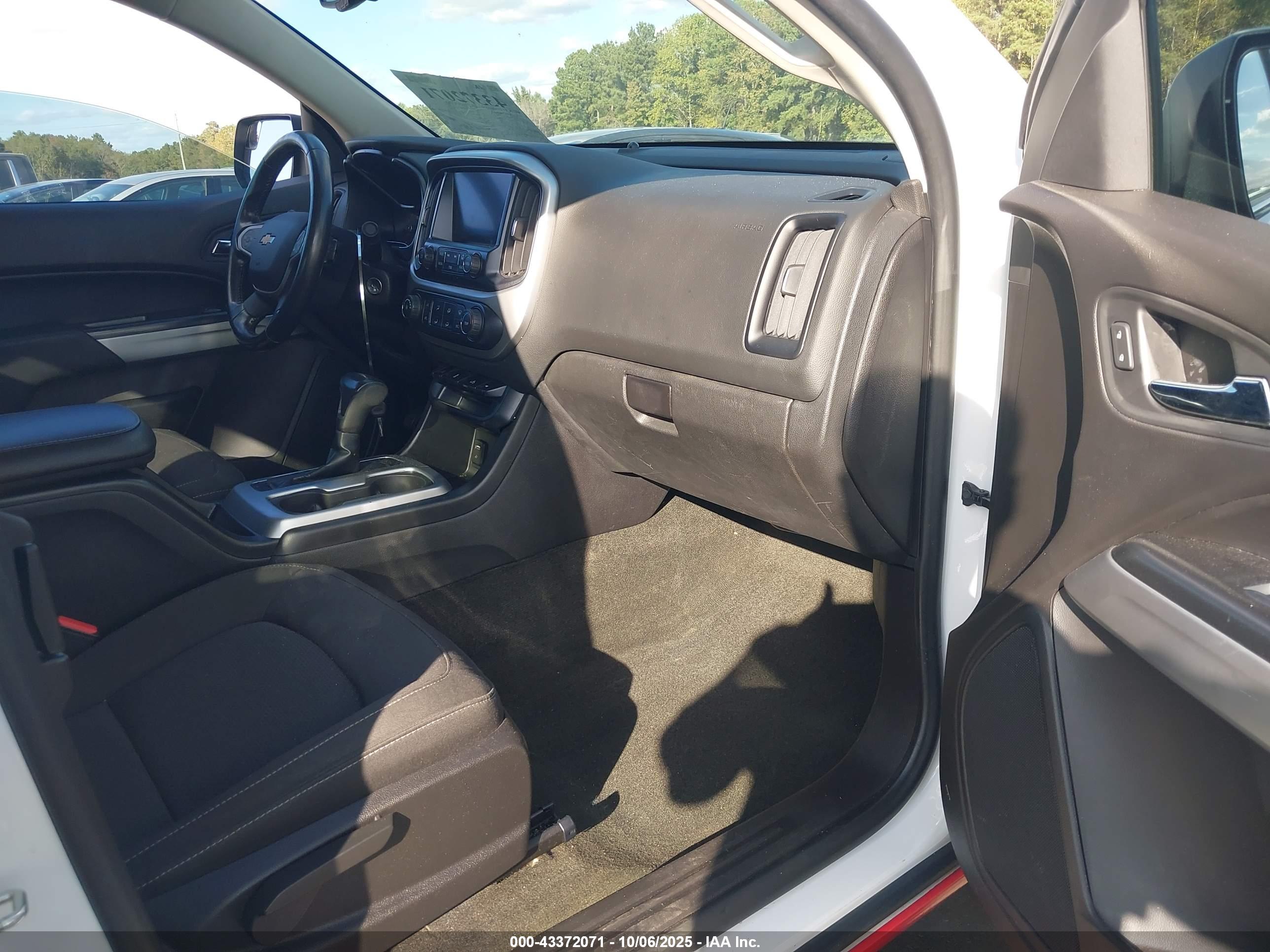 CHEVROLET COLORADO image 5