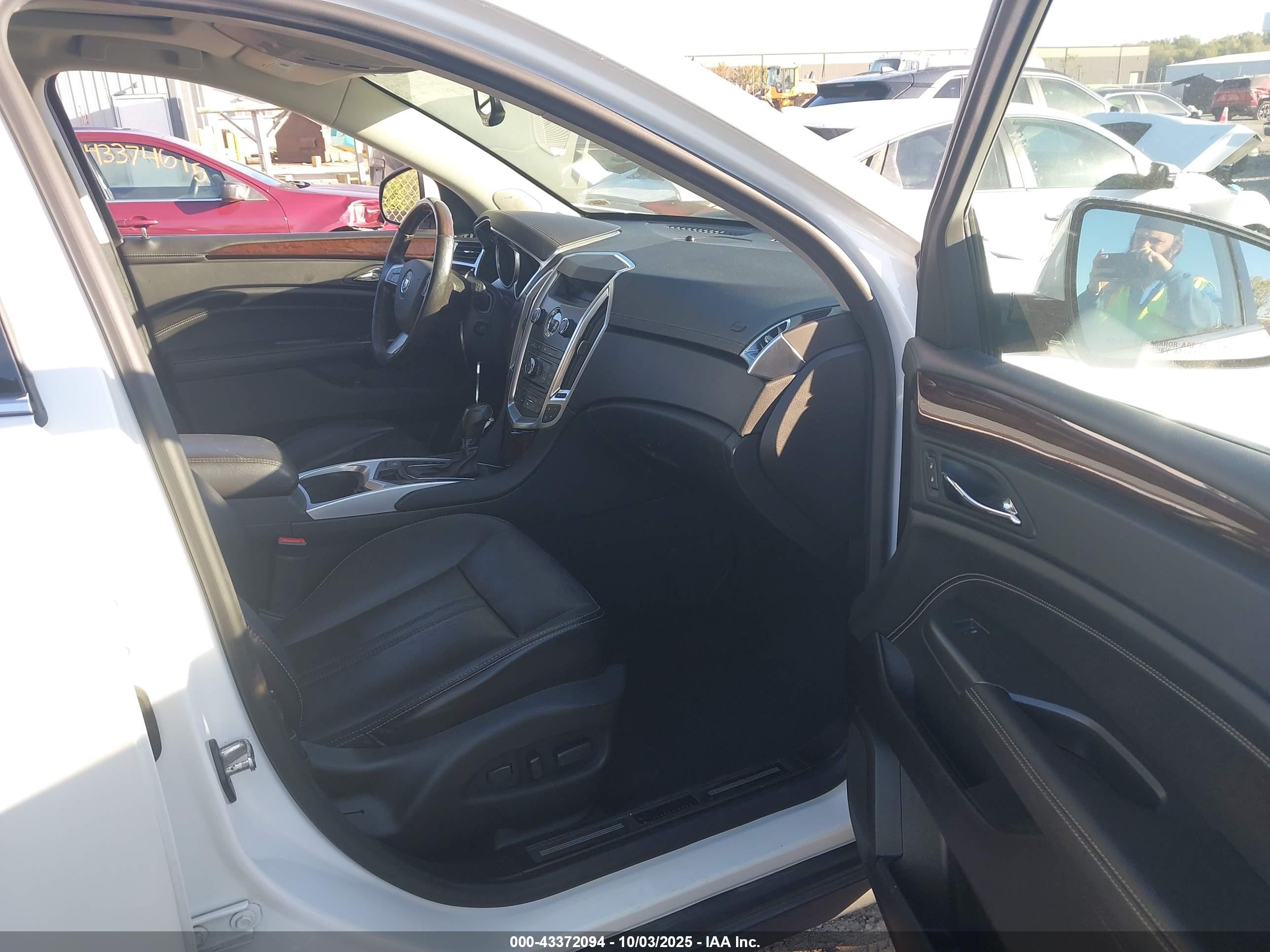 CADILLAC SRX image 5