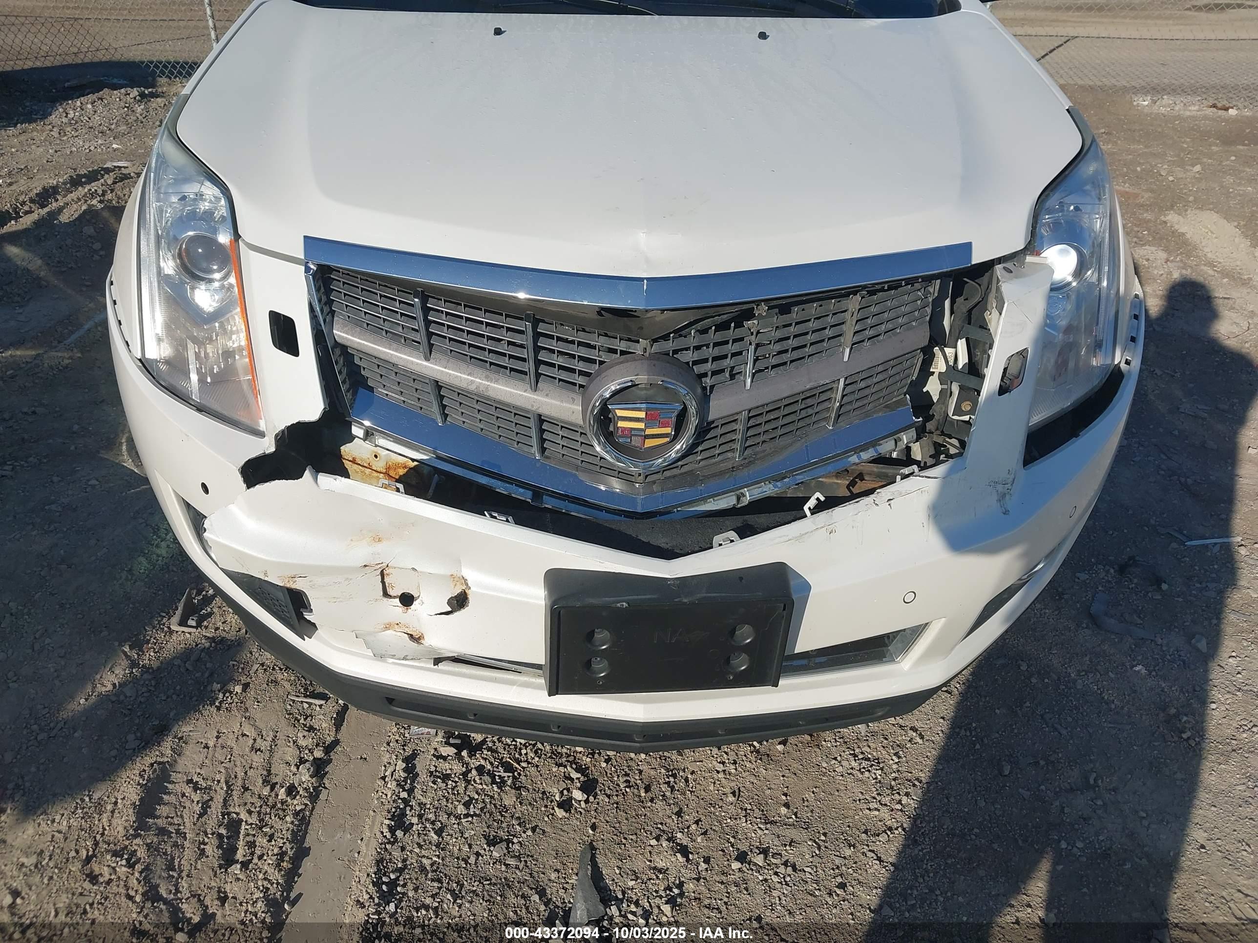 CADILLAC SRX image 6