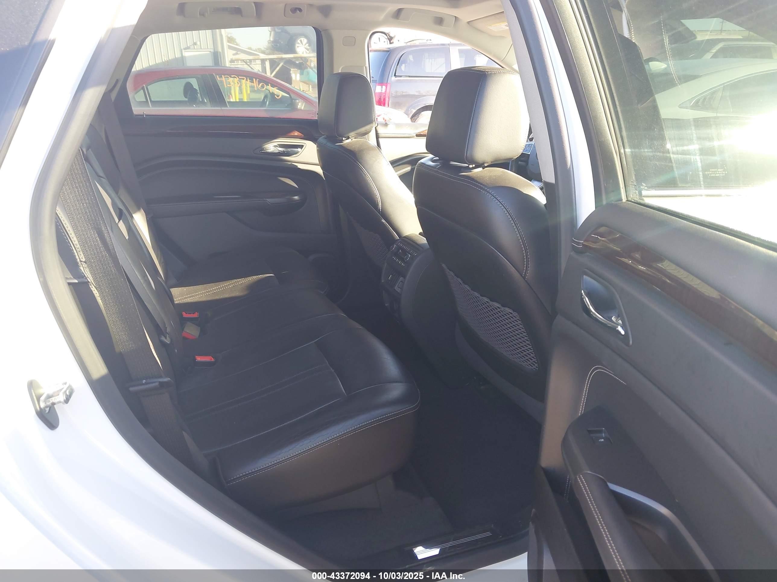 CADILLAC SRX image 8