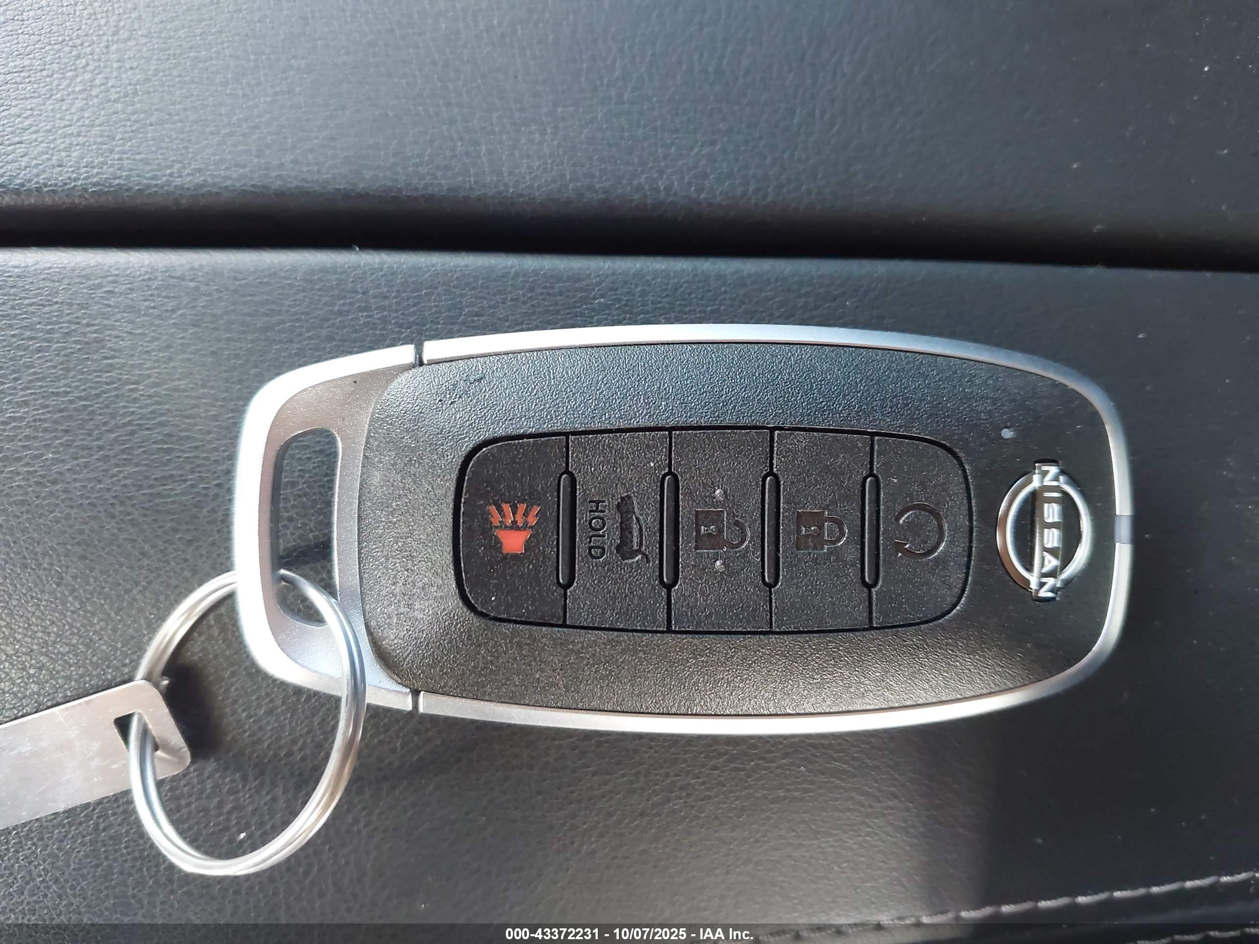 NISSAN ROGUE image 11