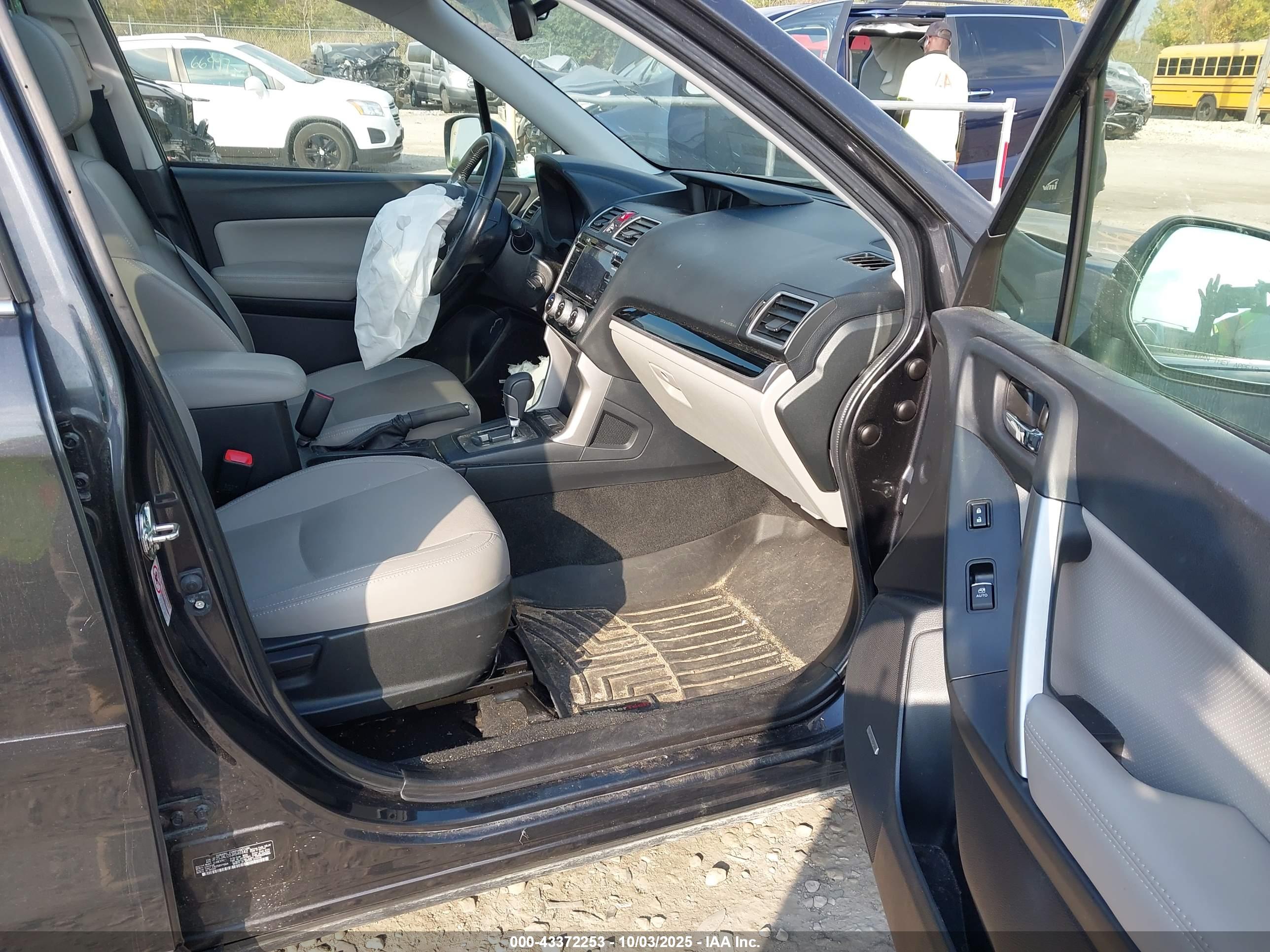 SUBARU FORESTER image 5