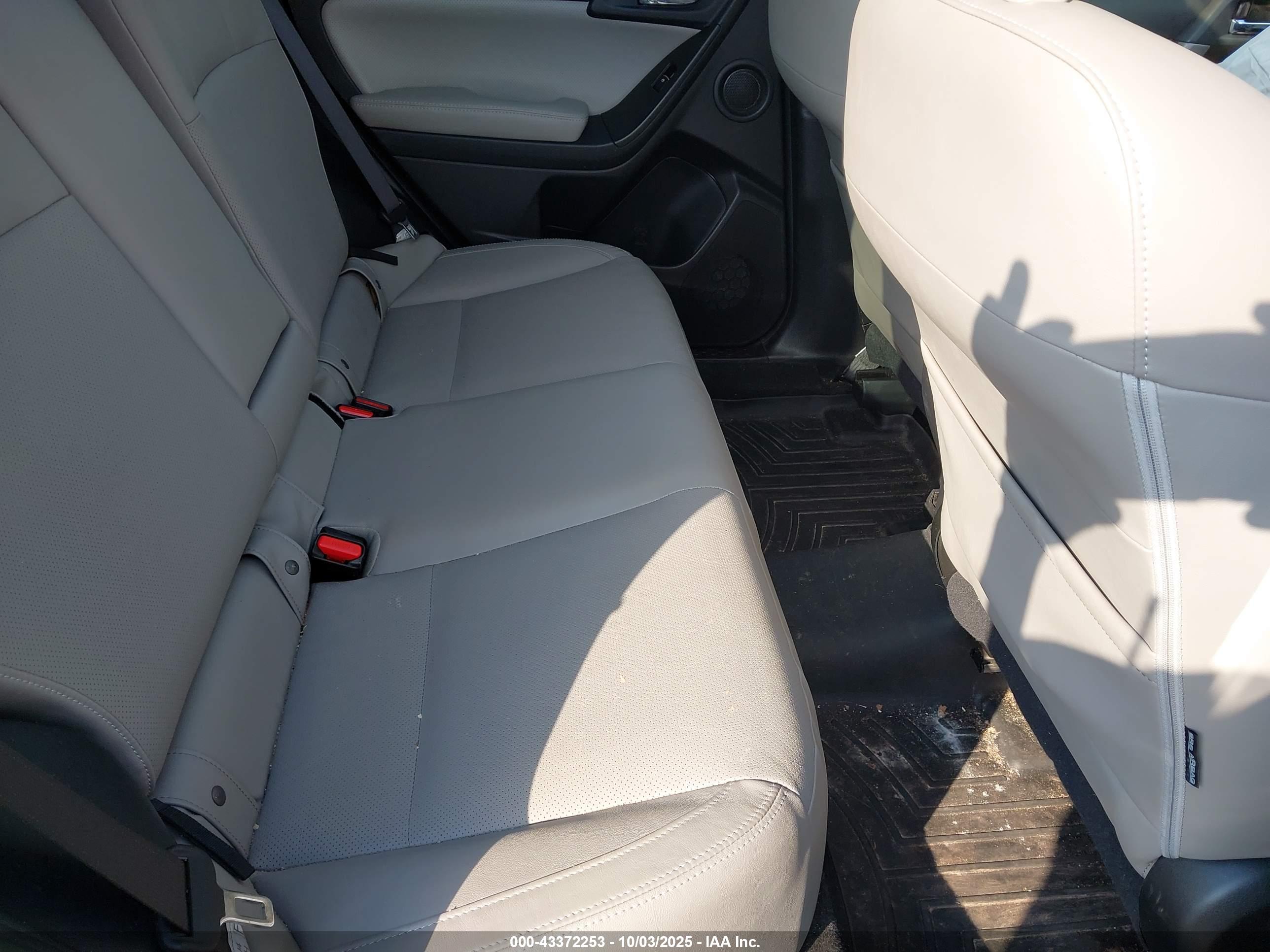 SUBARU FORESTER image 8