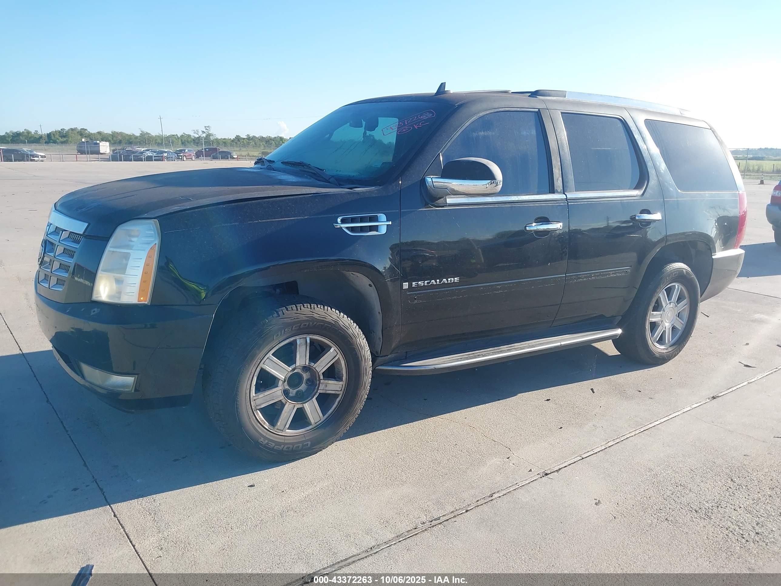CADILLAC ESCALADE image 2