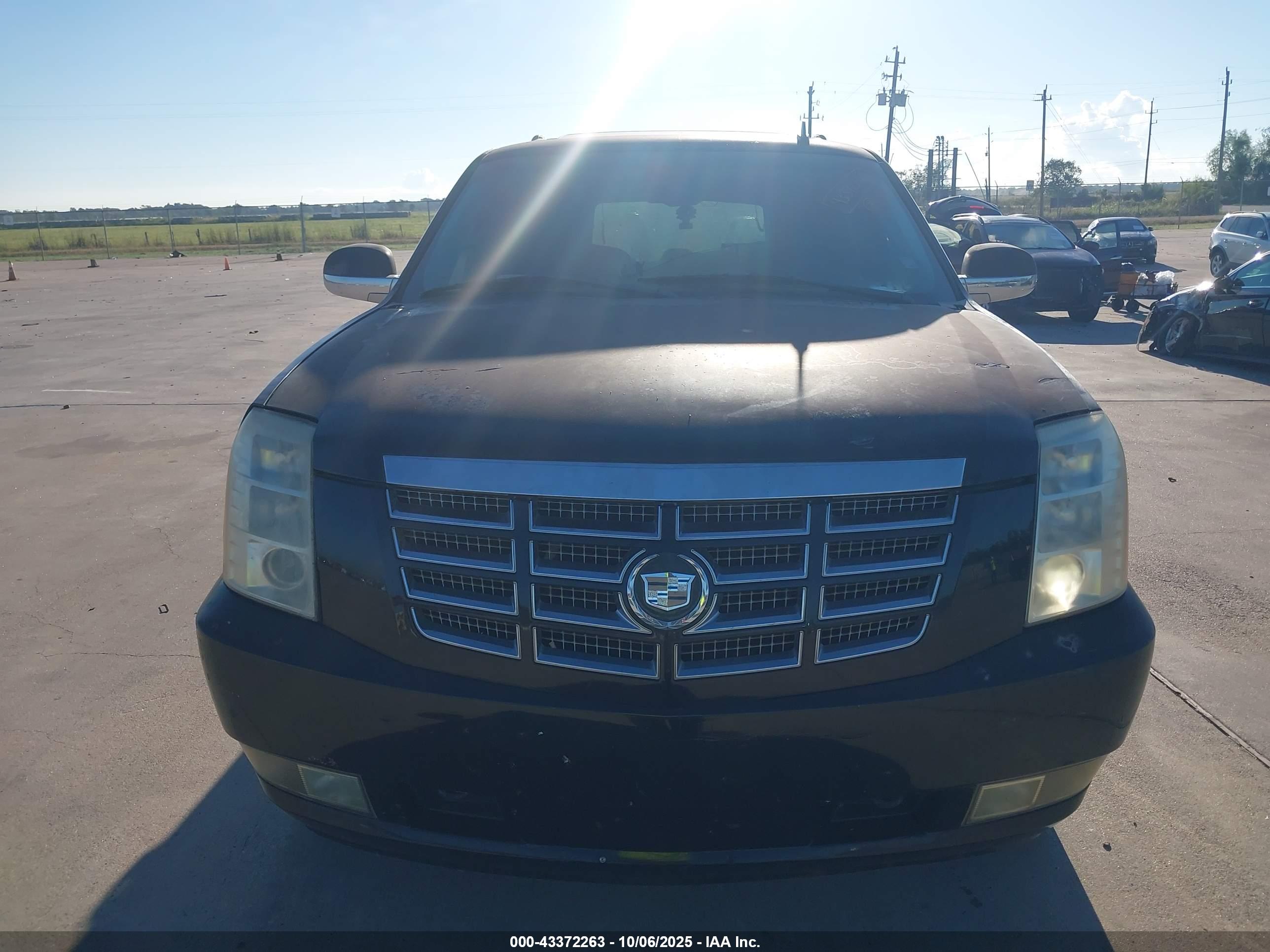 CADILLAC ESCALADE image 6