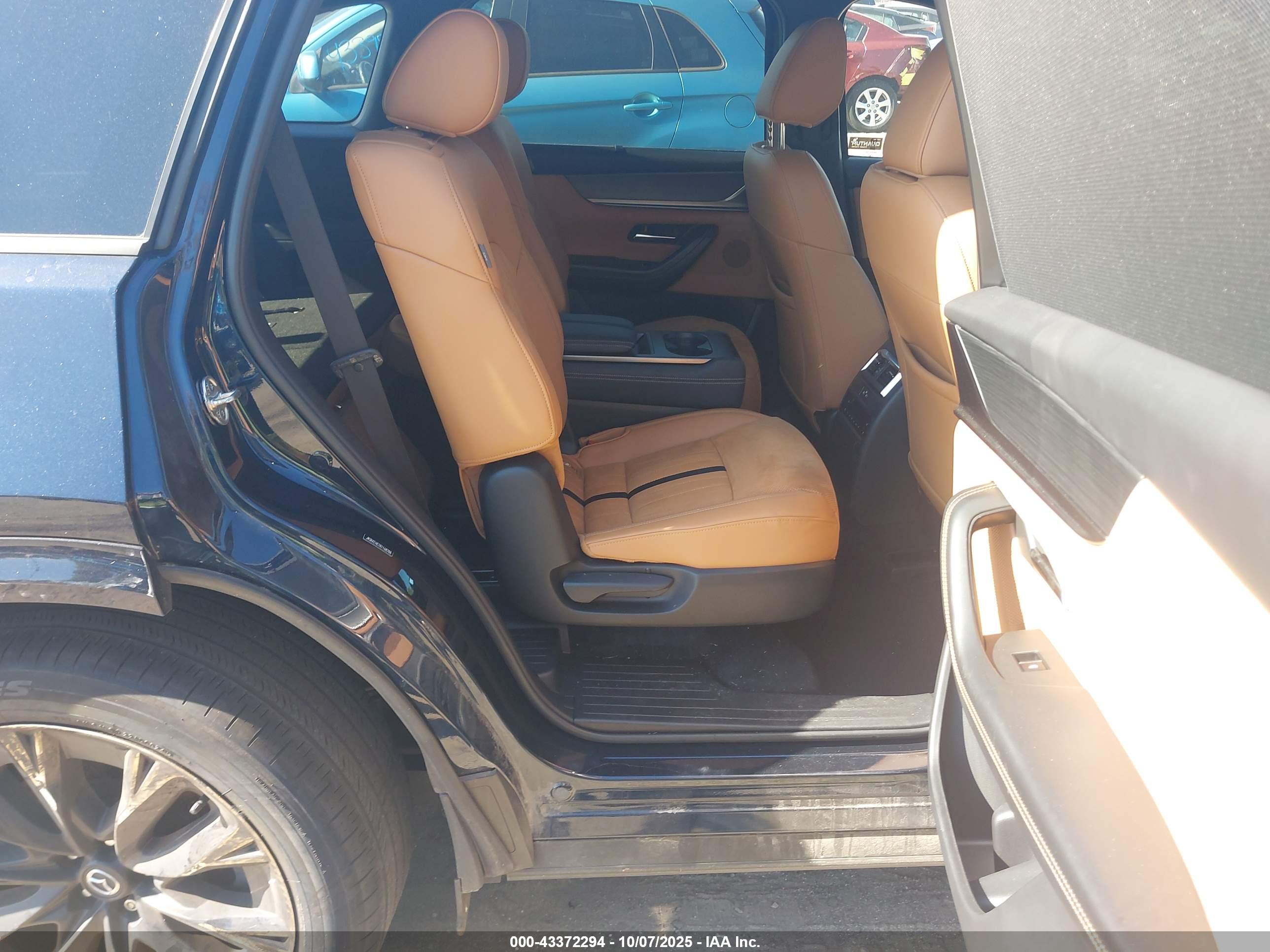 MAZDA CX-90 image 8