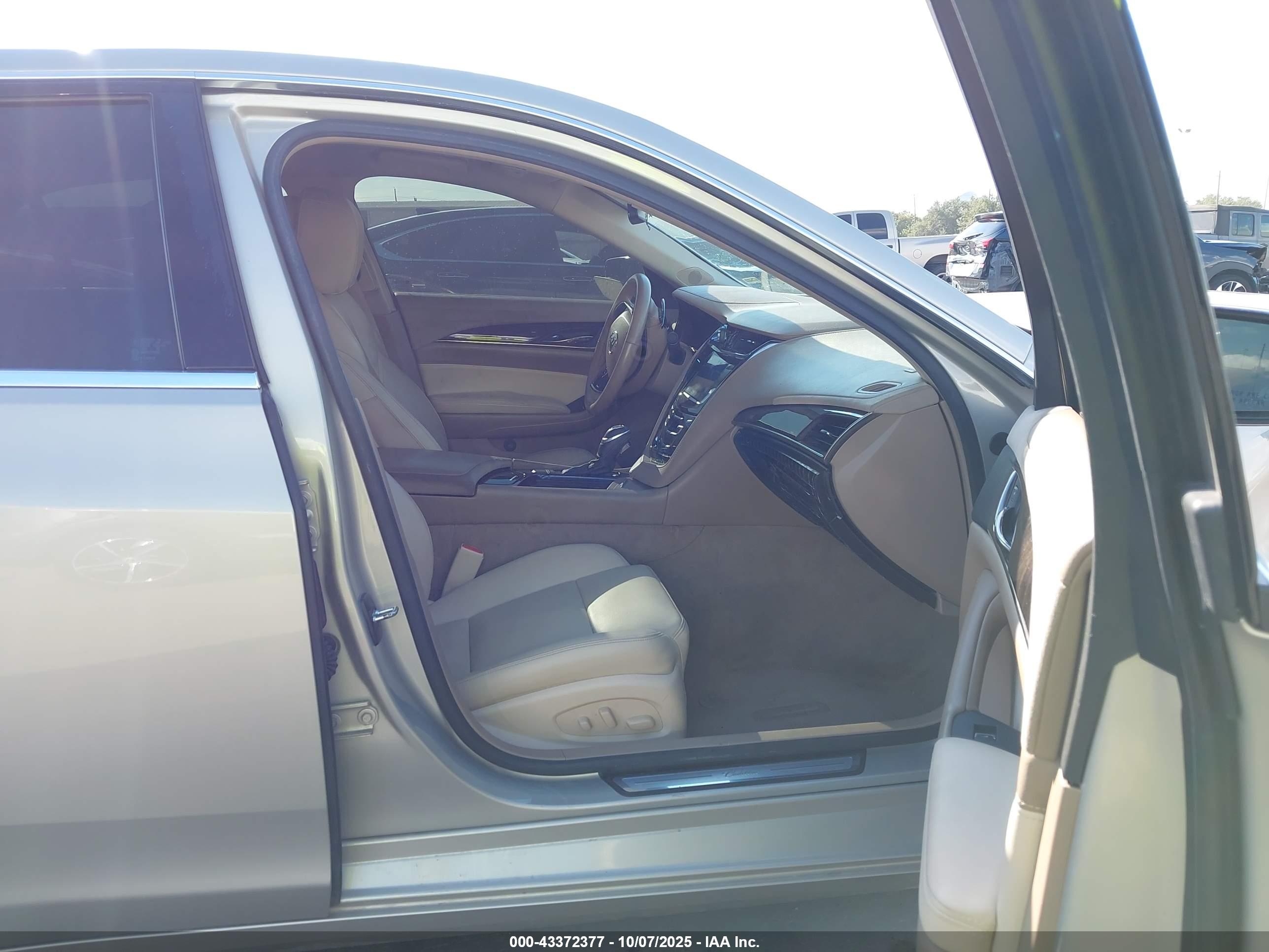 CADILLAC CTS image 5
