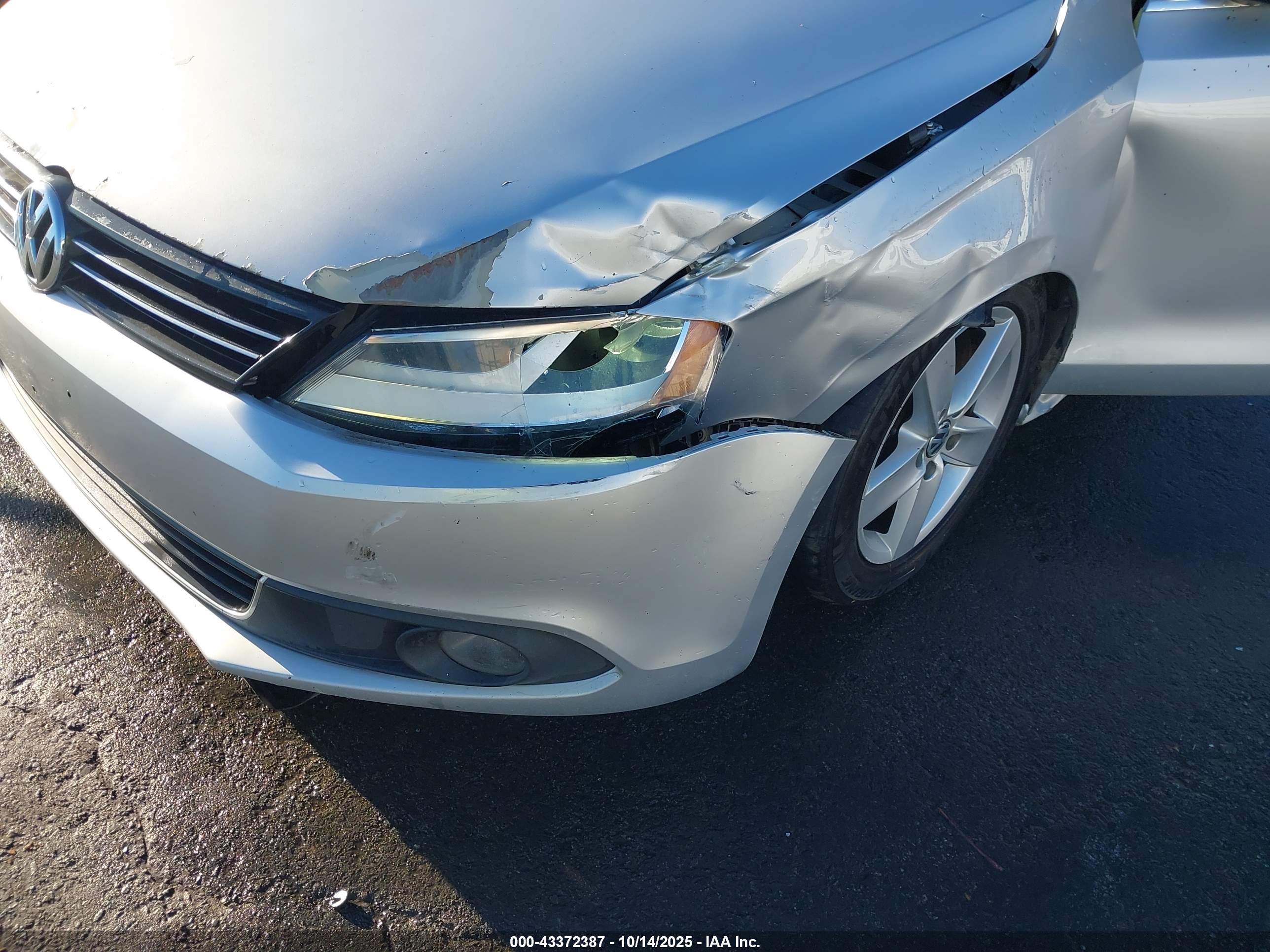 VOLKSWAGEN JETTA image 6