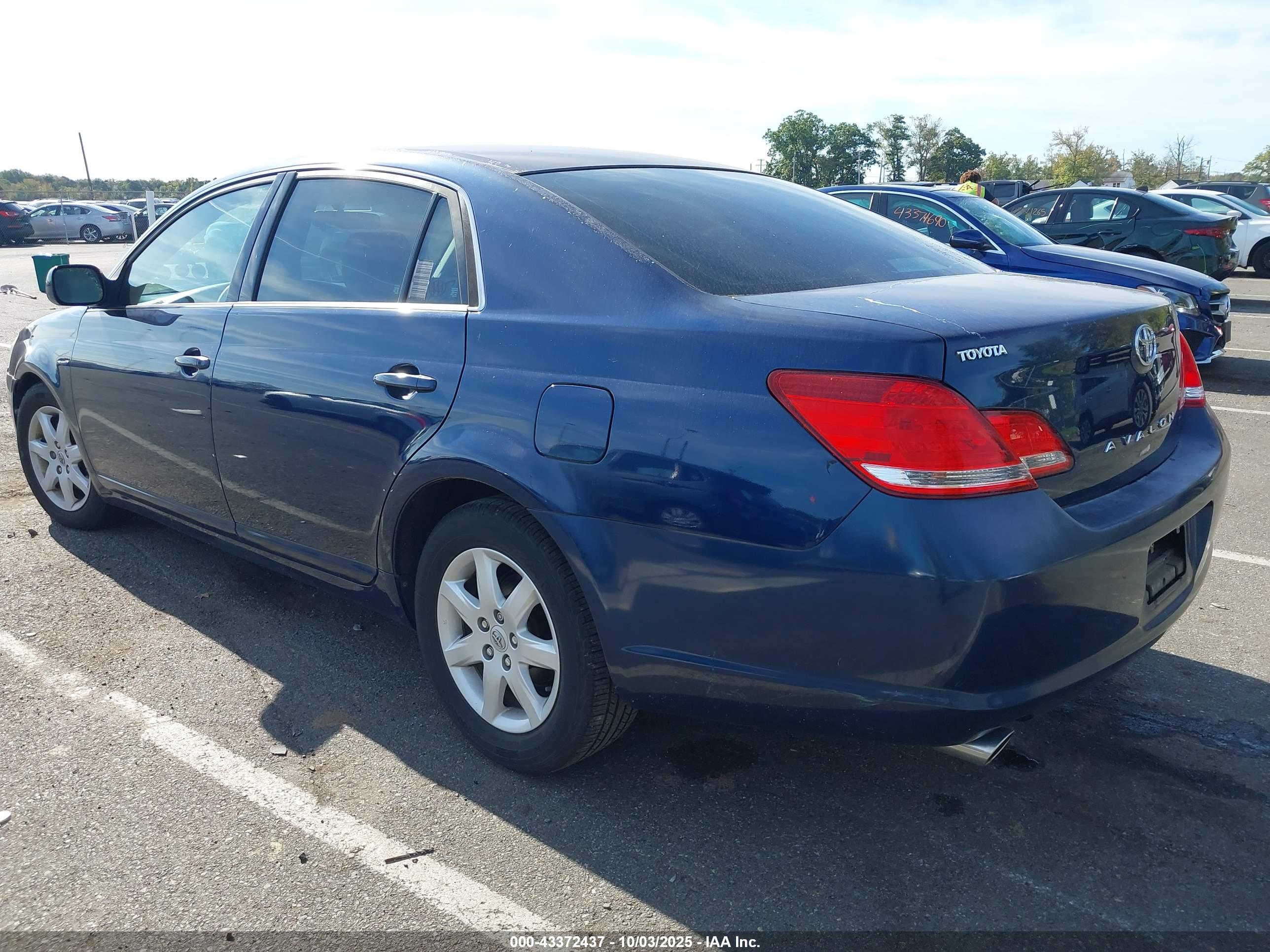 TOYOTA AVALON image 3