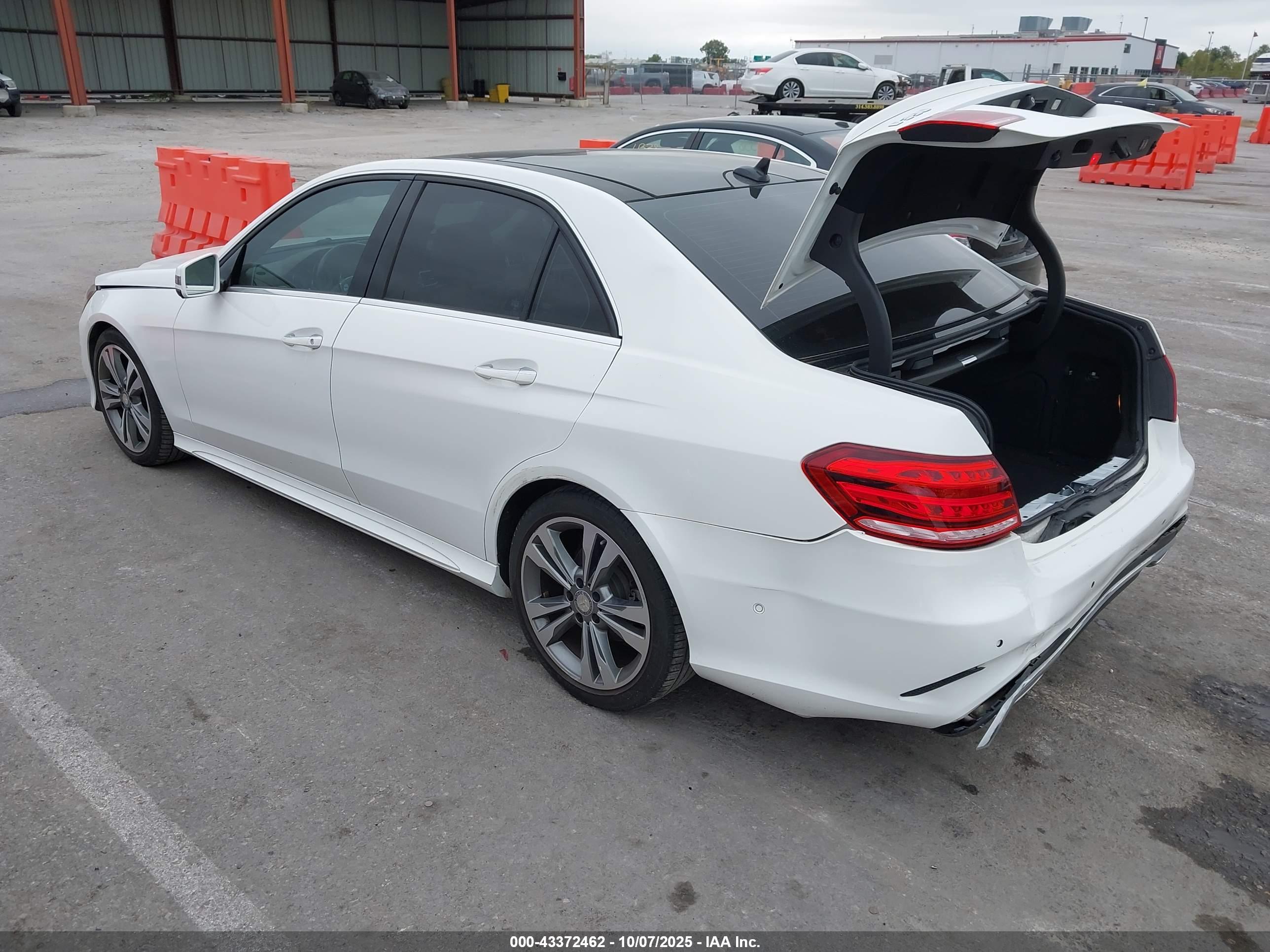 MERCEDES-BENZ E image 3