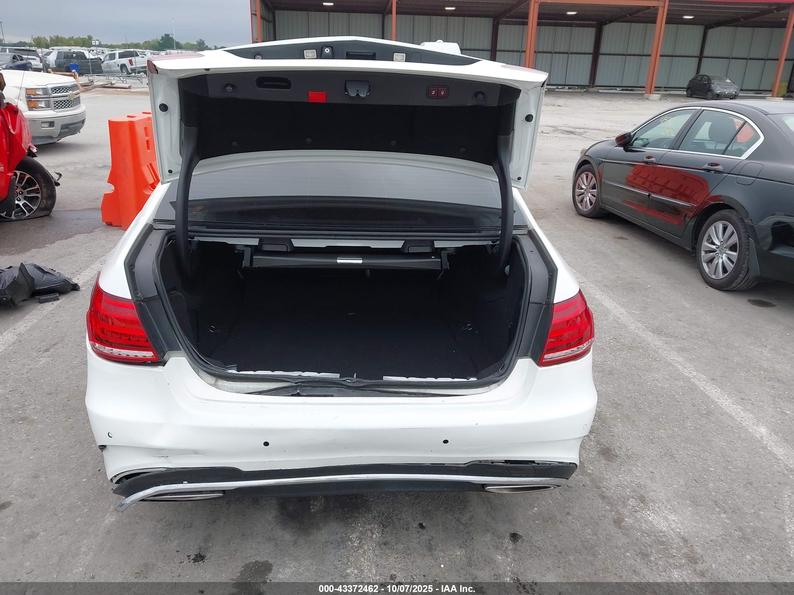 MERCEDES-BENZ E image 6