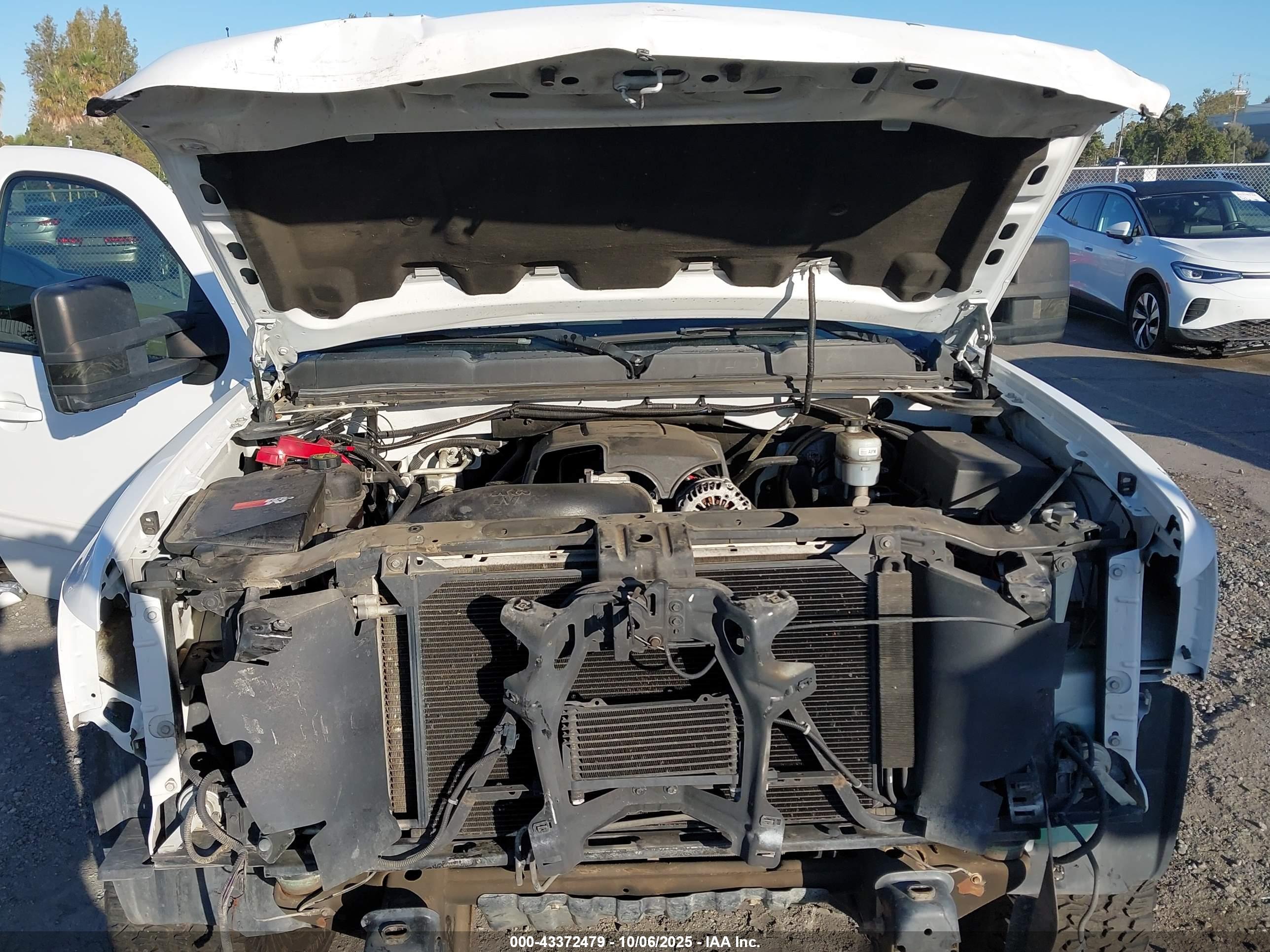 CHEVROLET SILVERADO image 10