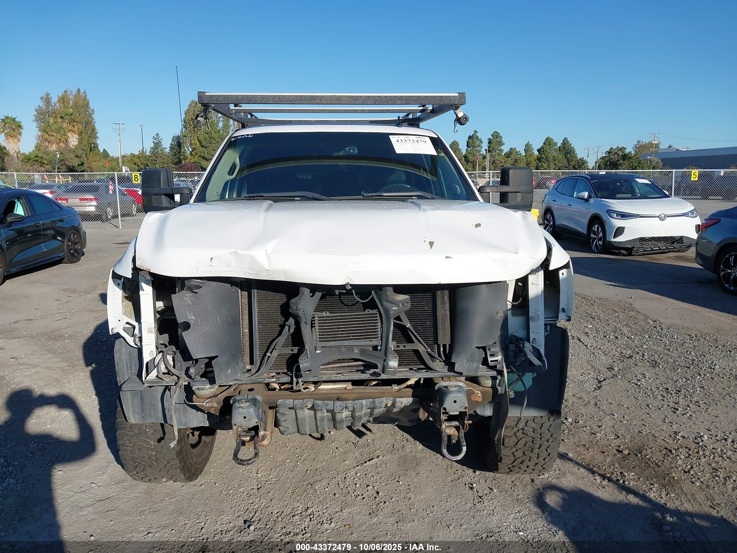 CHEVROLET SILVERADO image 6