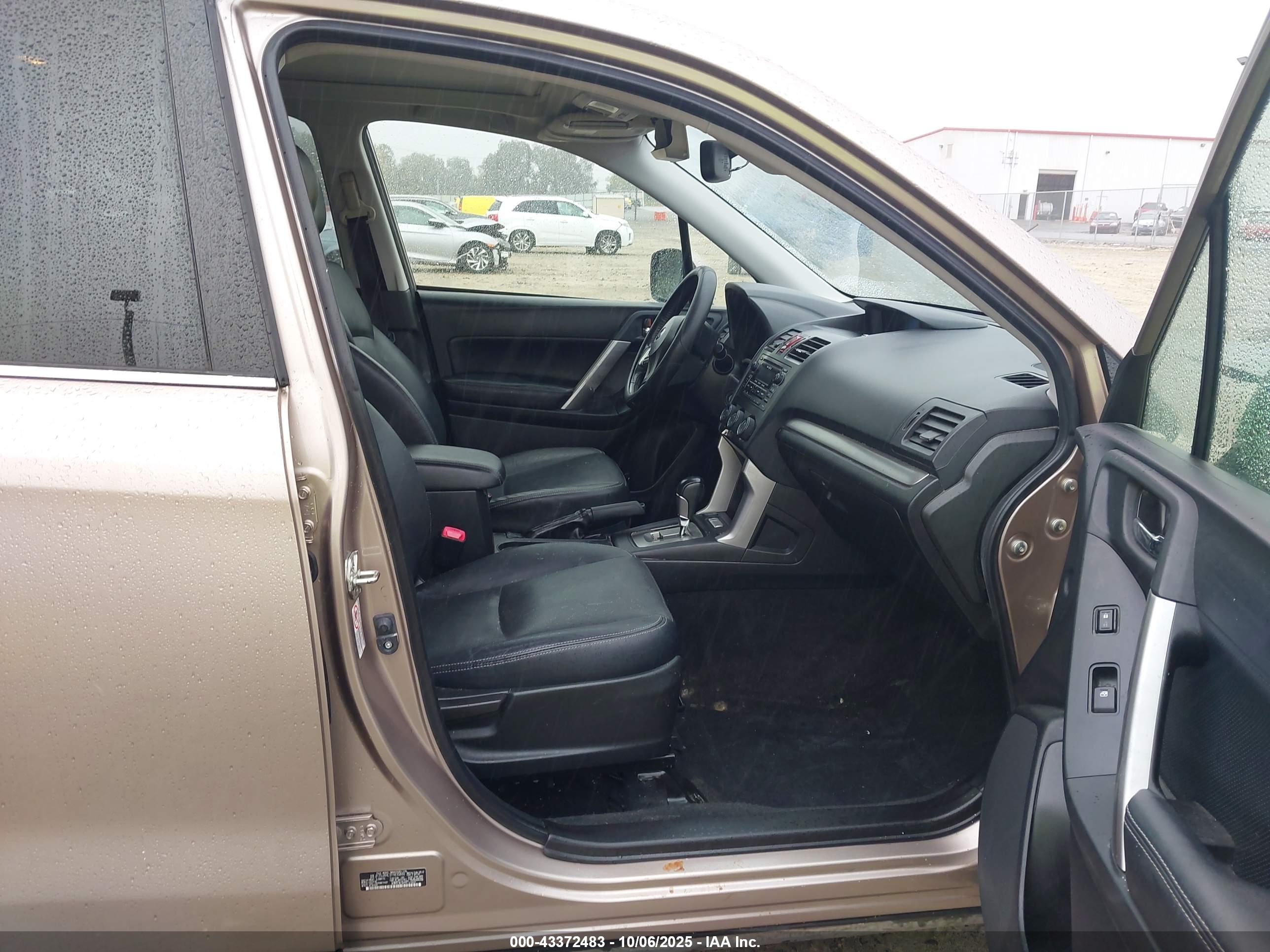 SUBARU FORESTER image 5