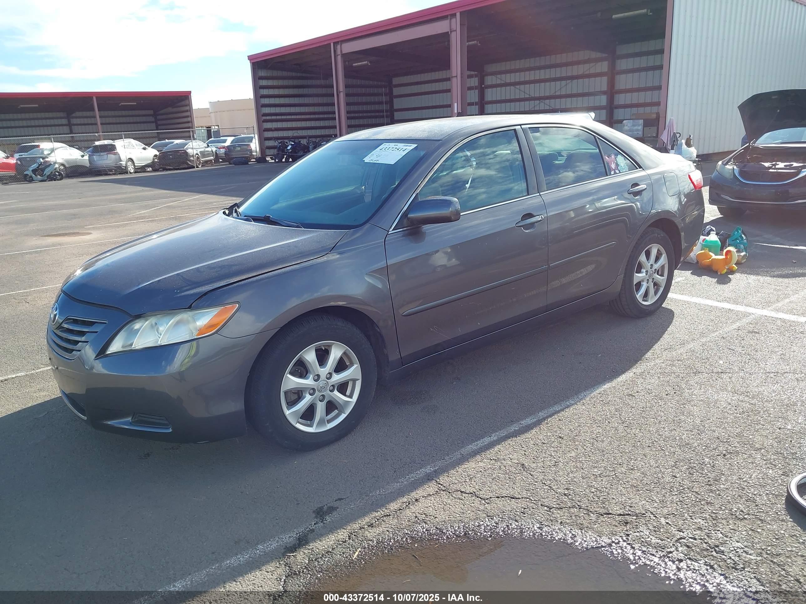 TOYOTA CAMRY image 2