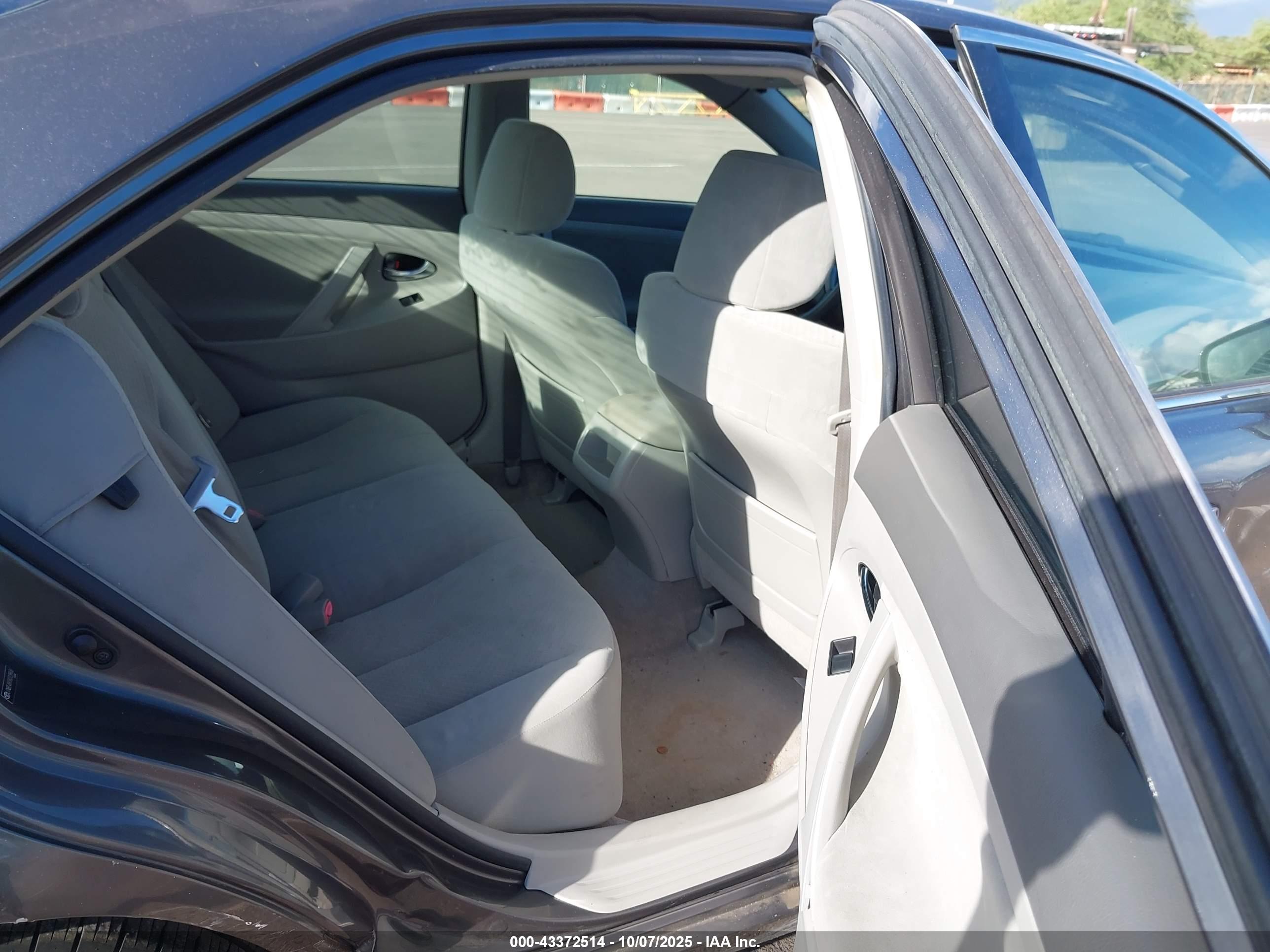 TOYOTA CAMRY image 8