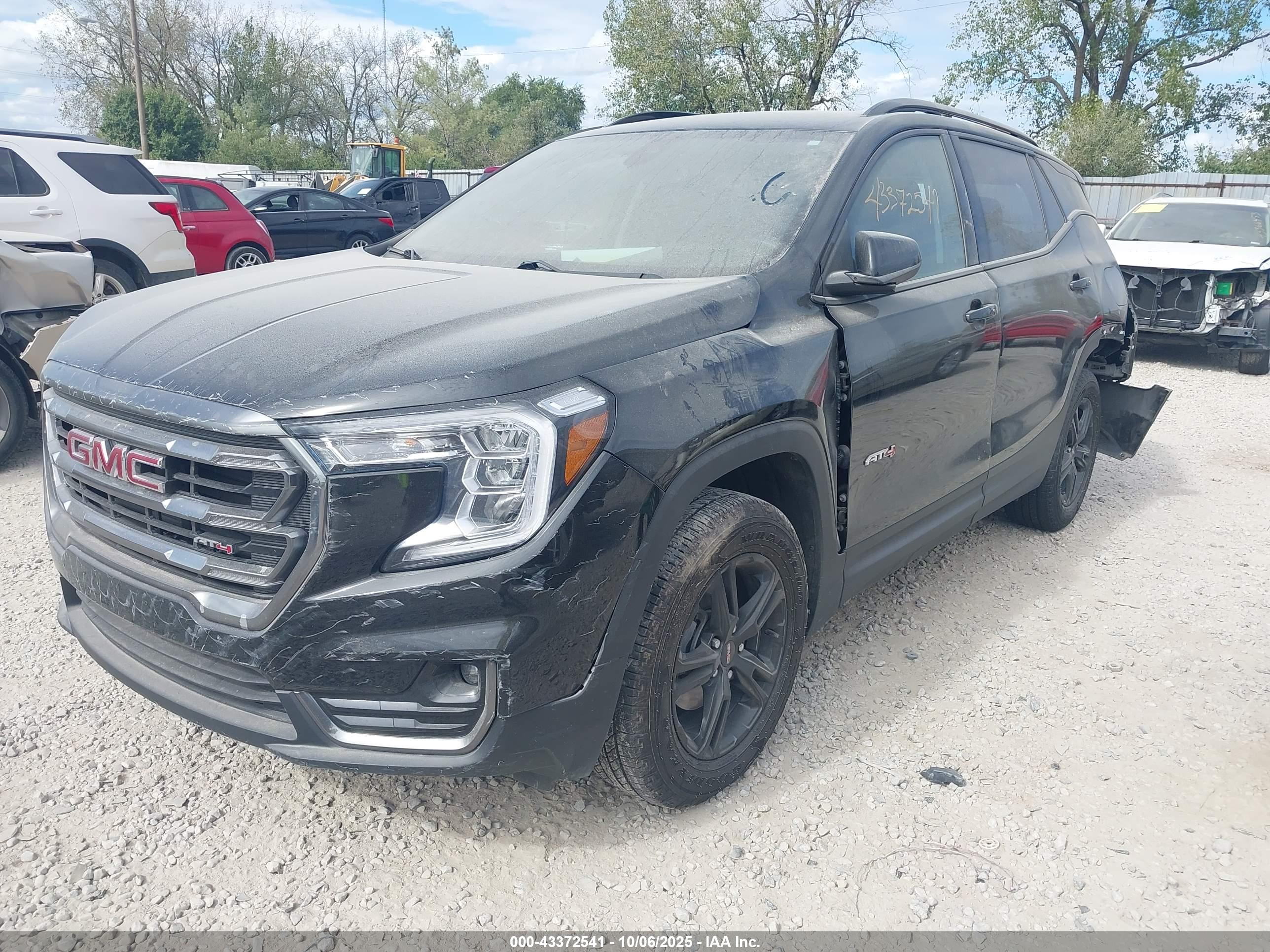 GMC TERRAIN image 2
